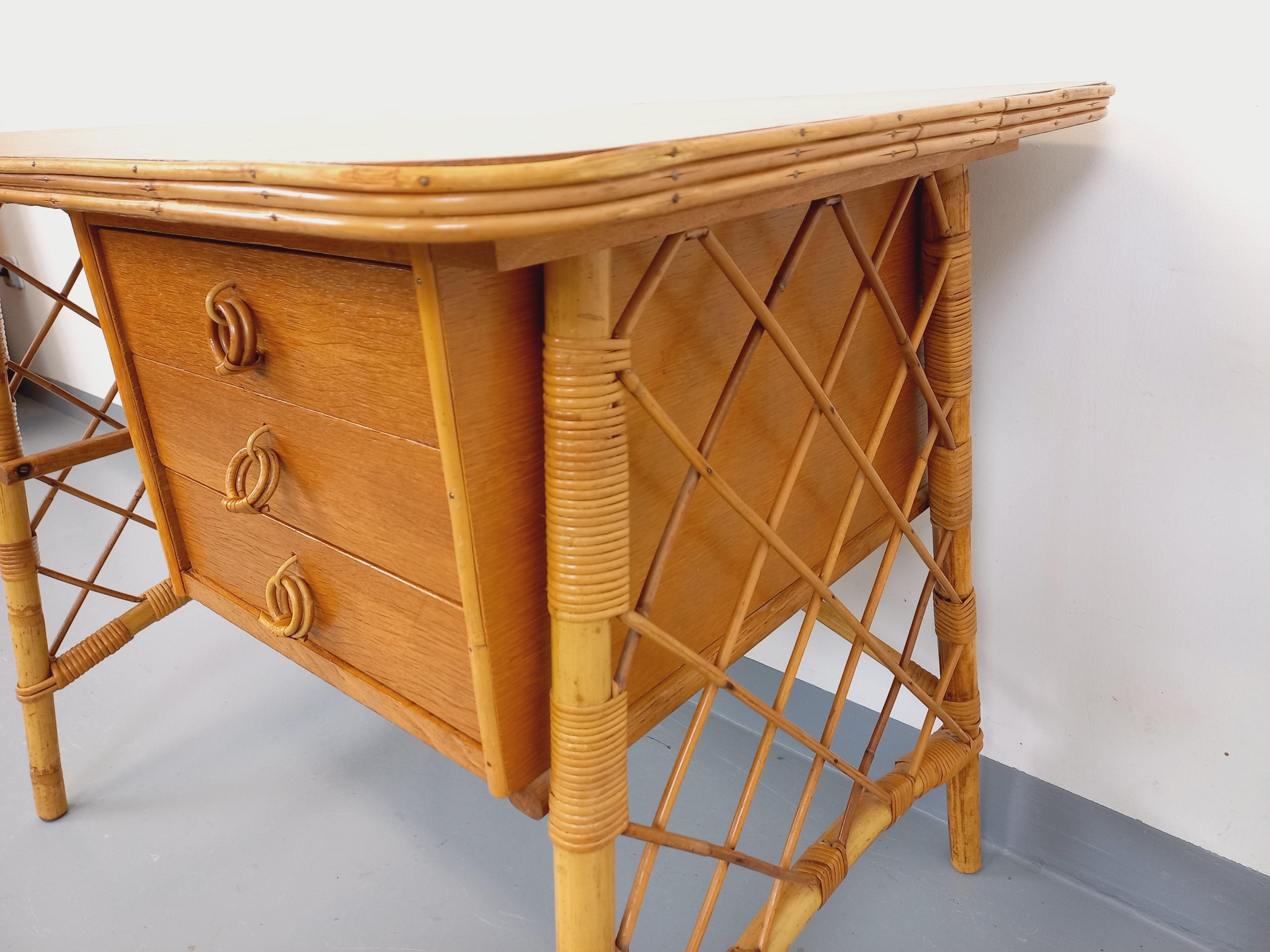Bureau vintage de Louis Sognot en rotin et bois des années 60 im Angebot 5