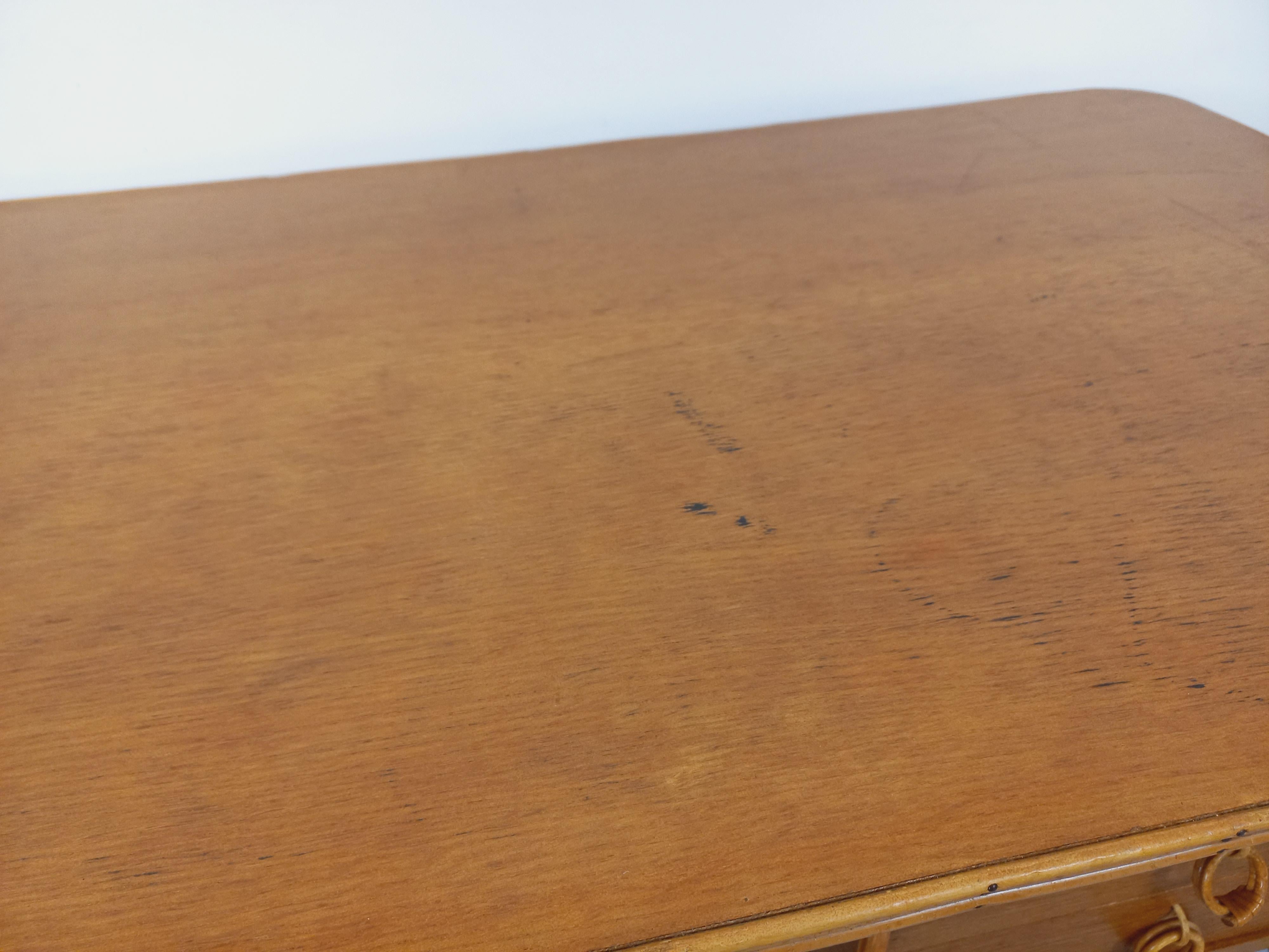 Bureau vintage de Louis Sognot en rotin et bois des années 60 im Angebot 6