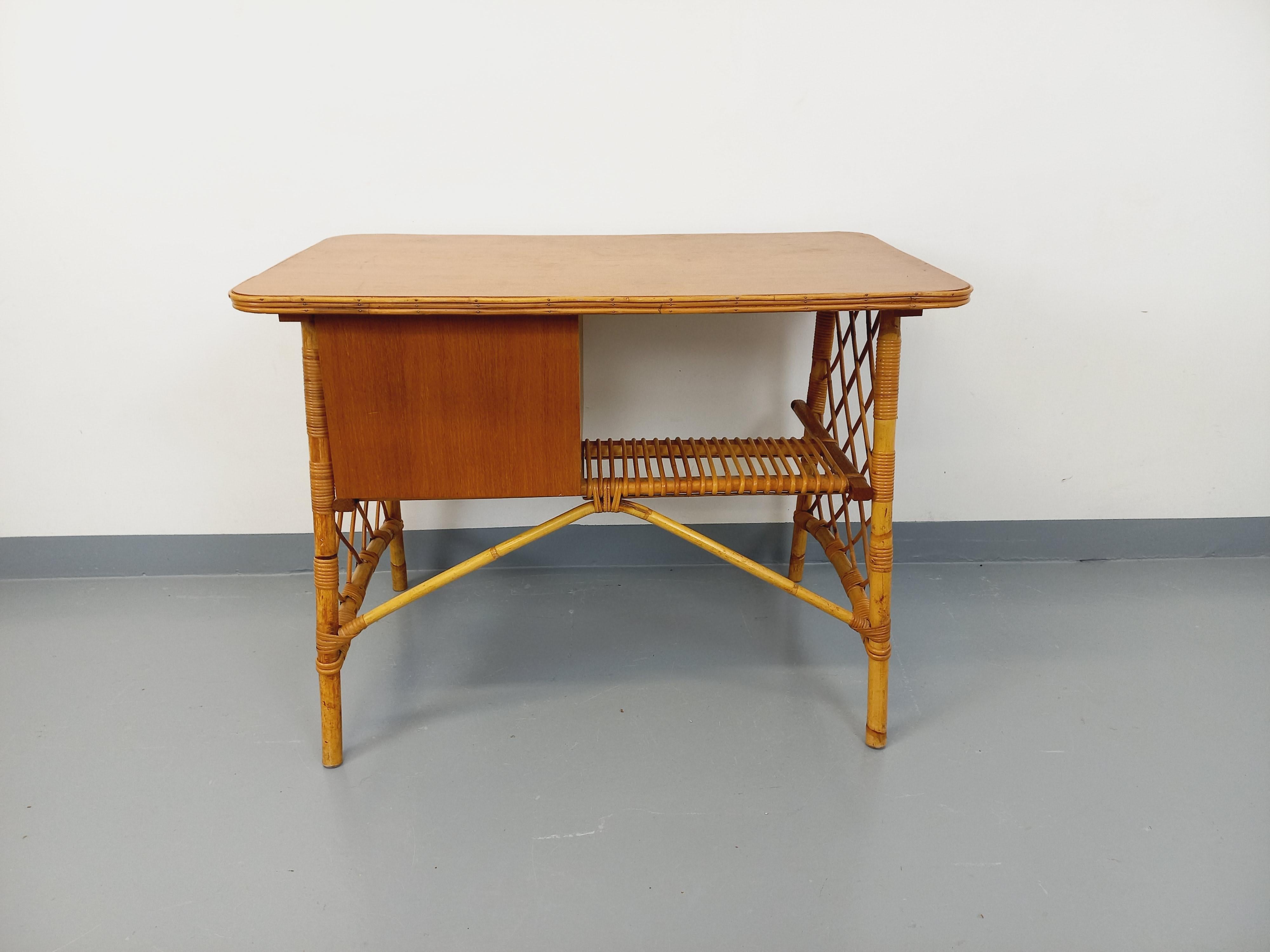 Bureau vintage de Louis Sognot en rotin et bois des années 60 im Angebot 8