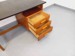 Bureau vintage en bois de chêne des années 60