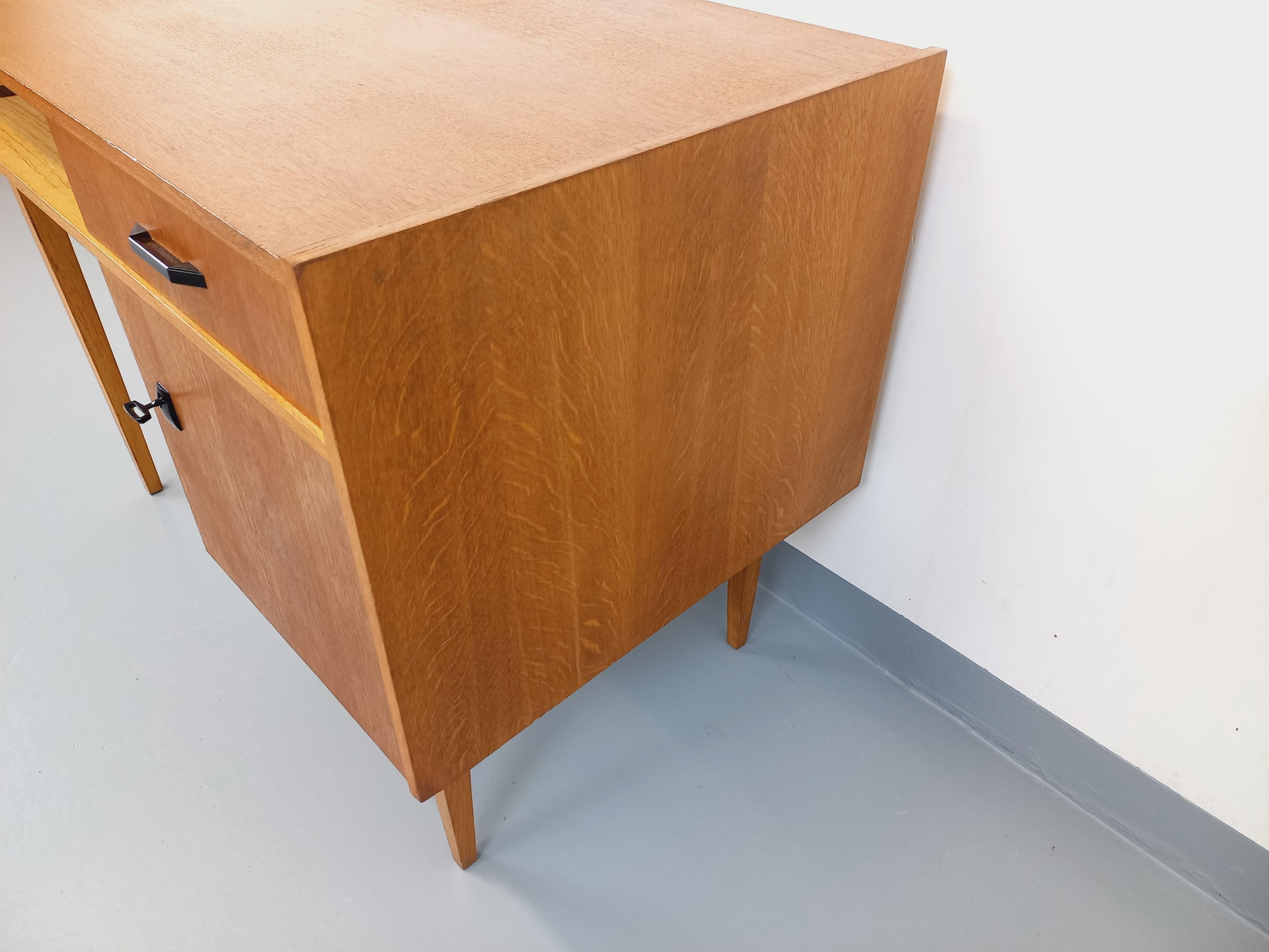 Bureau vintage en bois de chêne des années 60 Madera