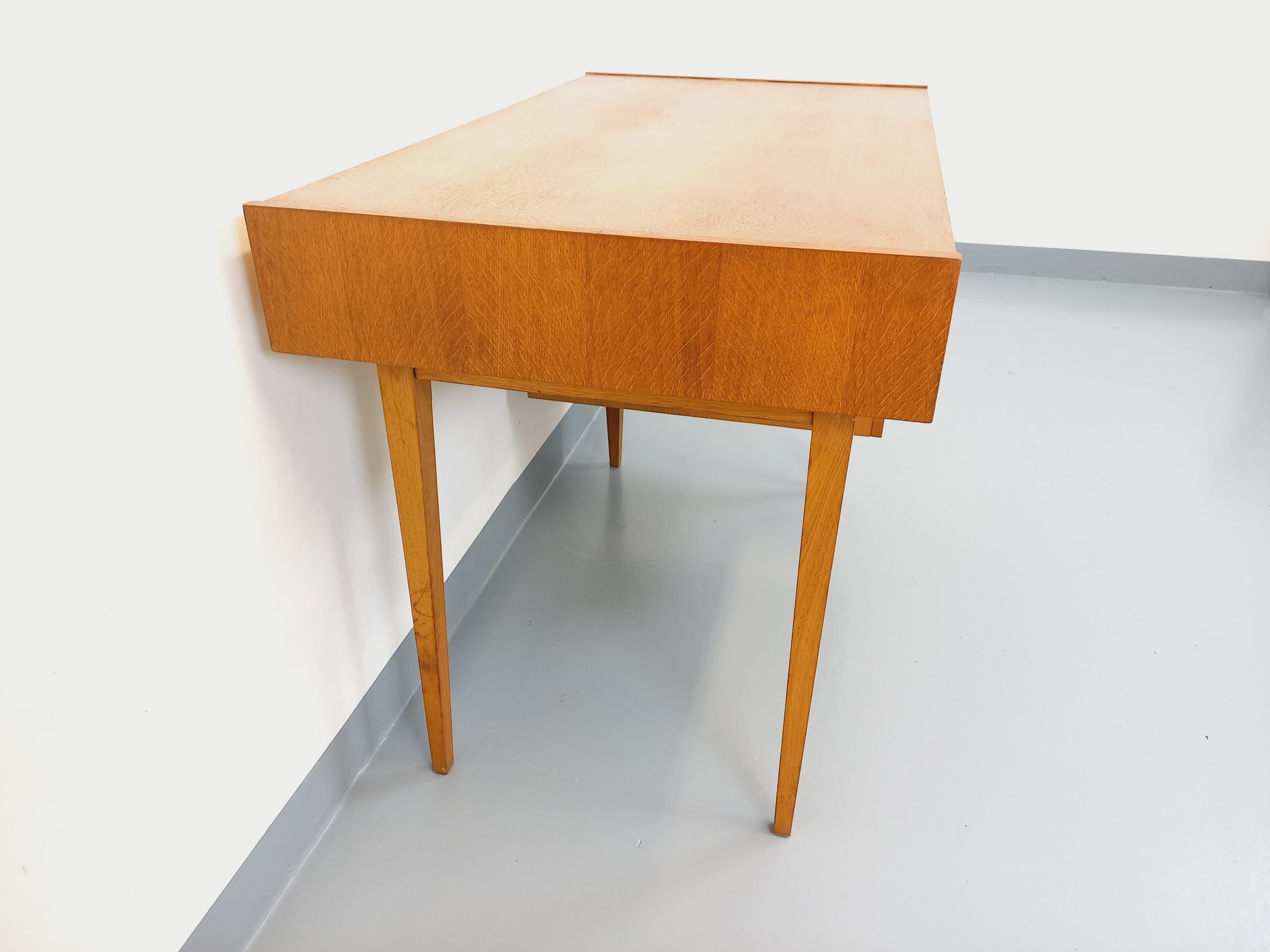 Bureau vintage en bois de chêne des années 60 1