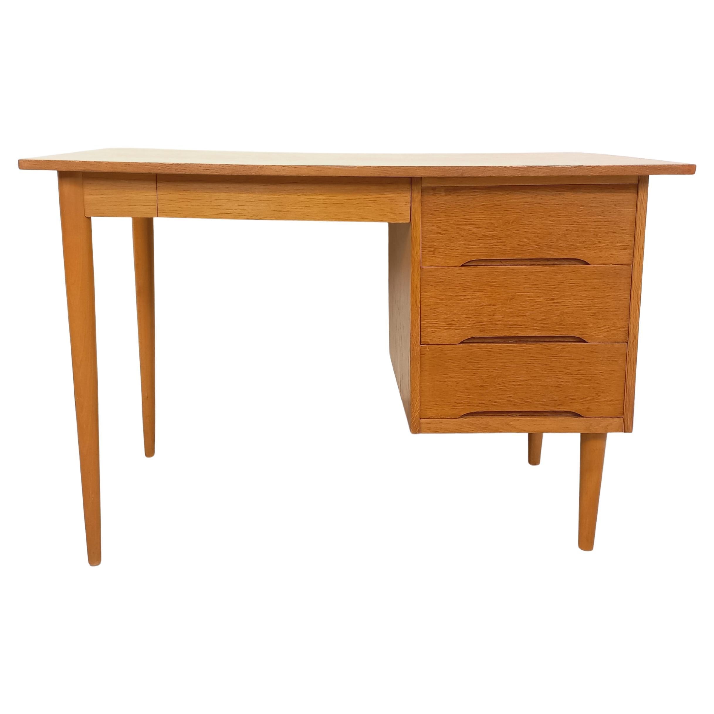 Bureau vintage en bois de chêne des années 60