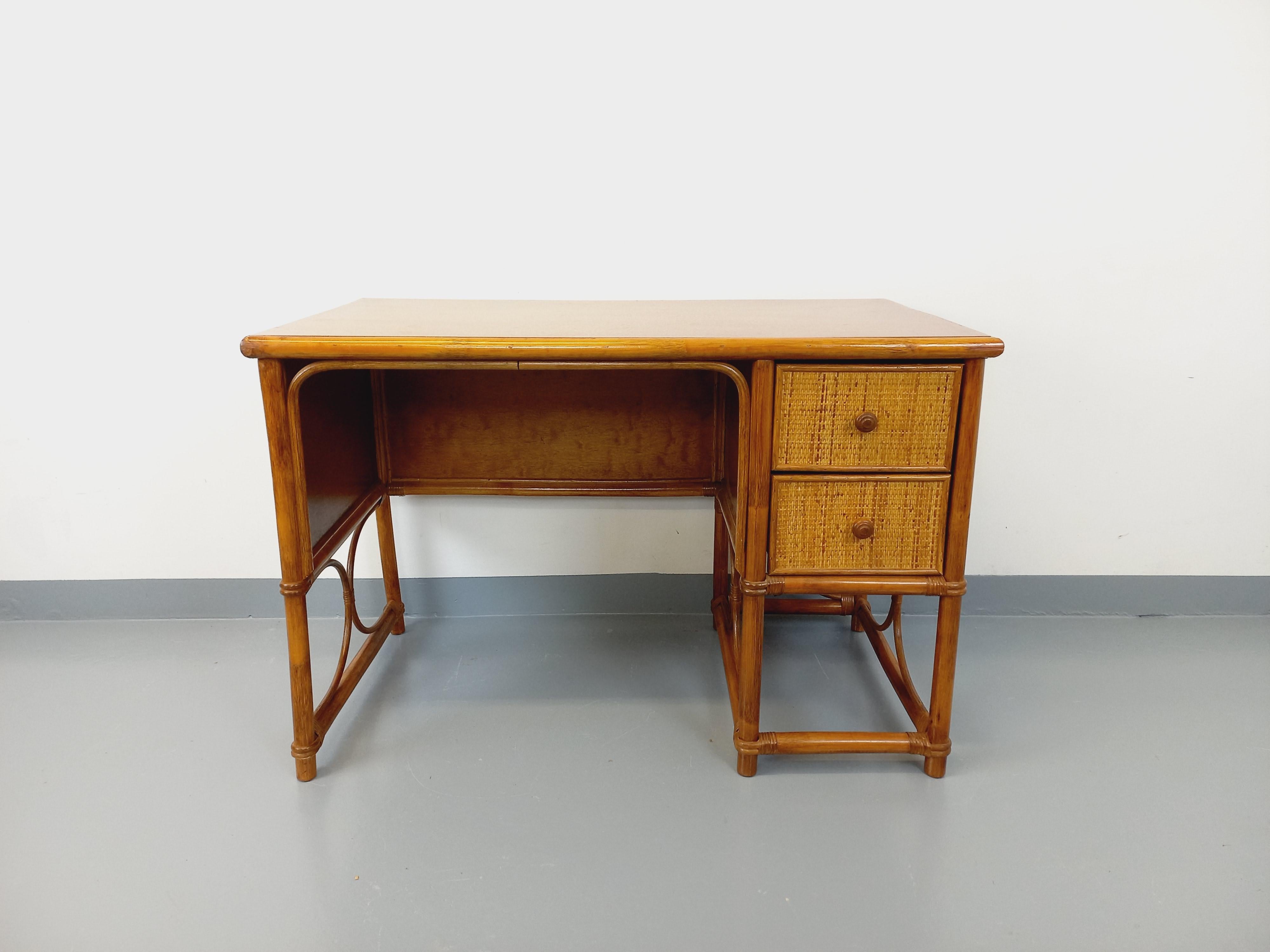Mid-Century moderno Ufficio vintage in rotin, rotin tressé e bois stile Maugrion per Roche Bobois in vendita