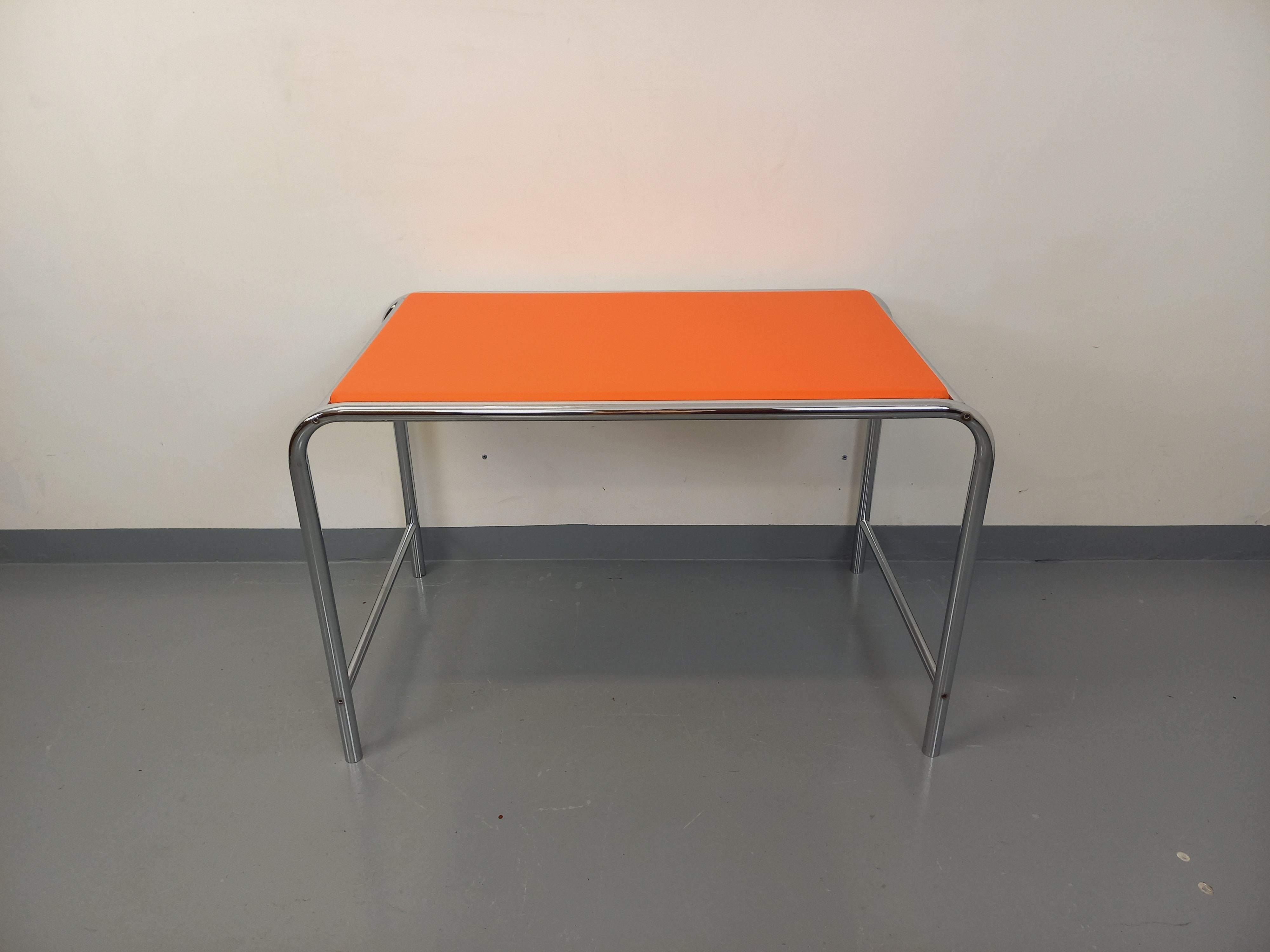 Bureau vintage en skai orange et chrome des années 70 en vente 3