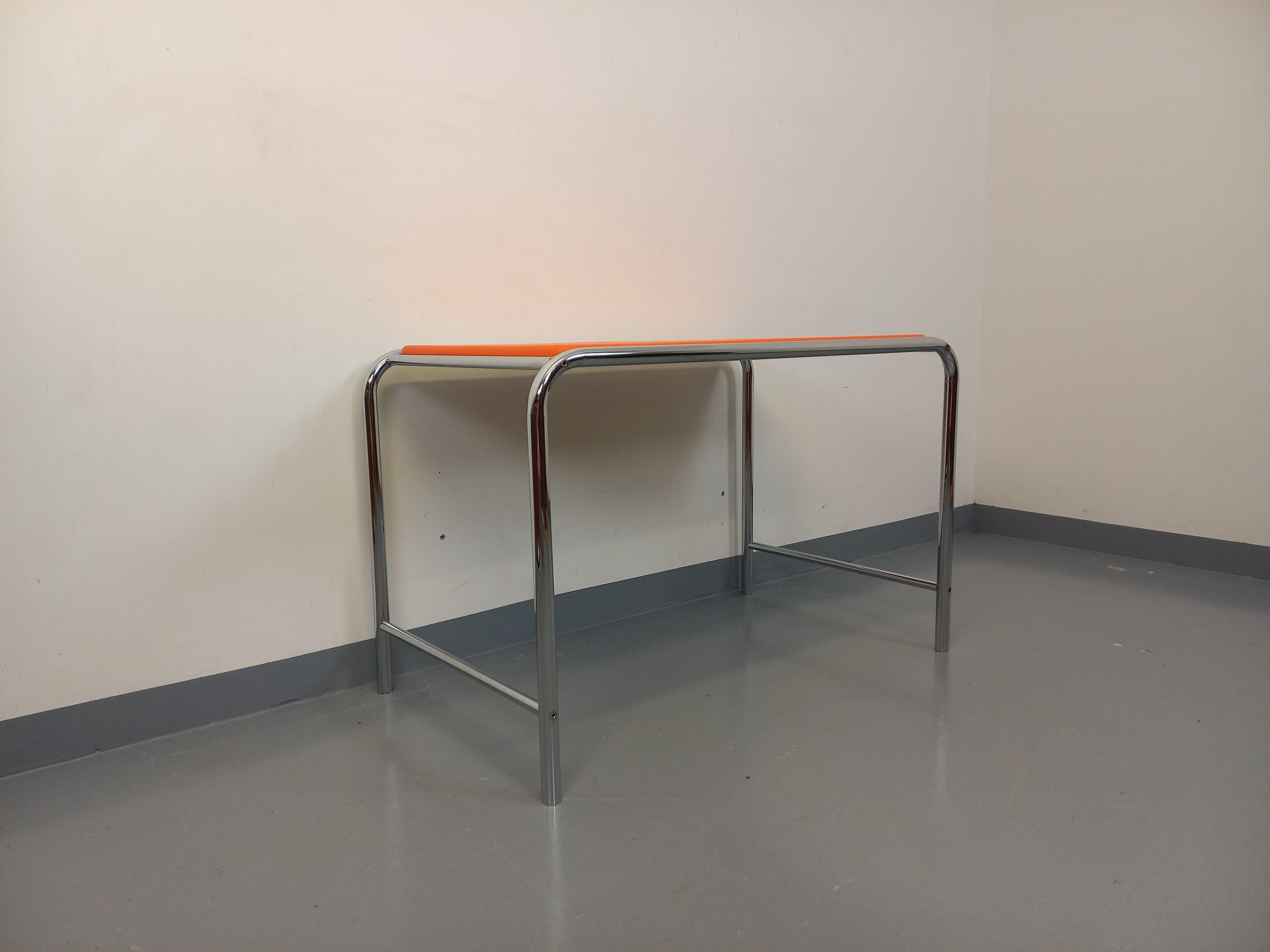 Bureau vintage en skai orange et chrome des années 70 en vente 6