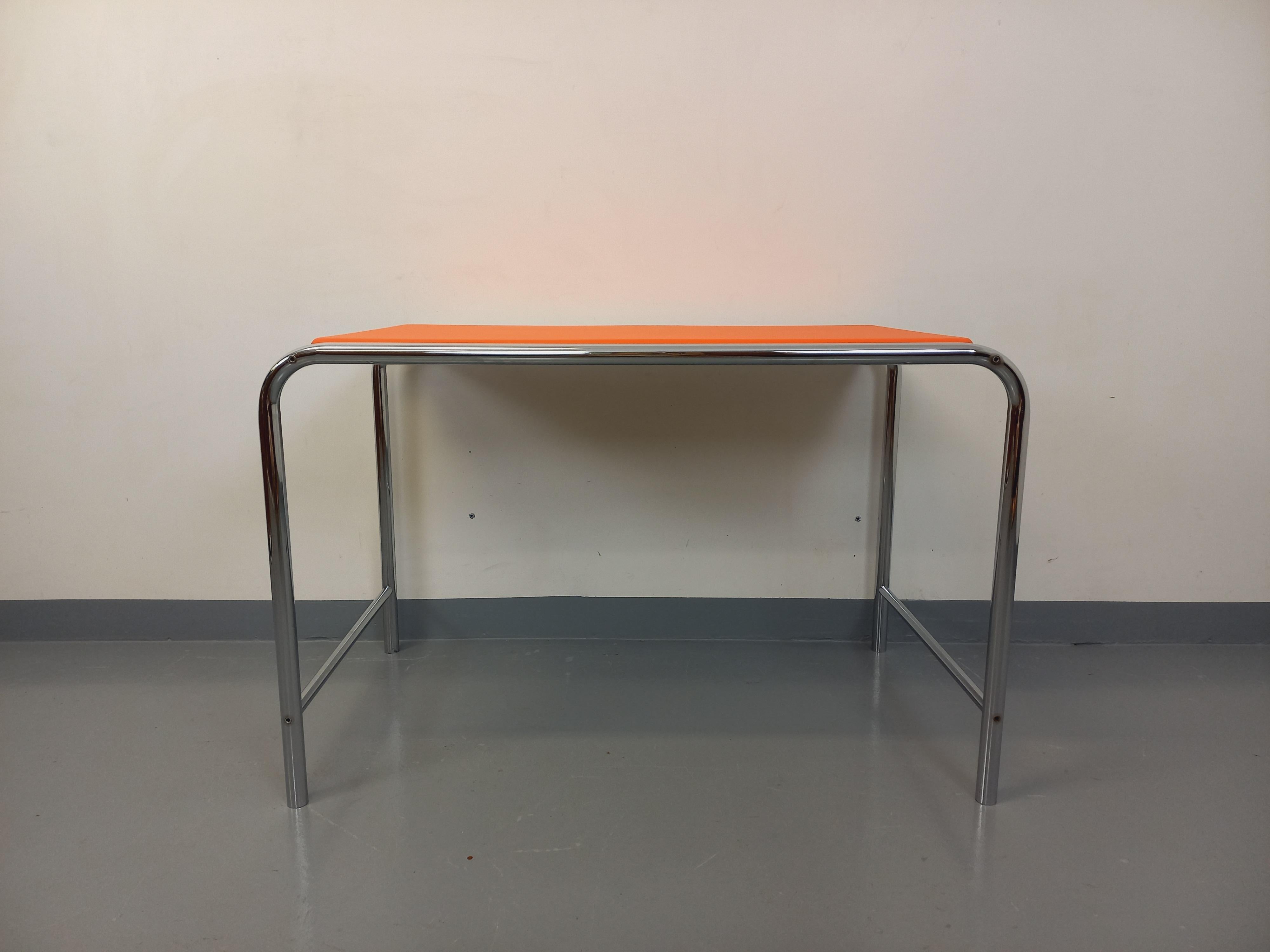 Bureau vintage en skai orange et chrome des années 70 en vente 8