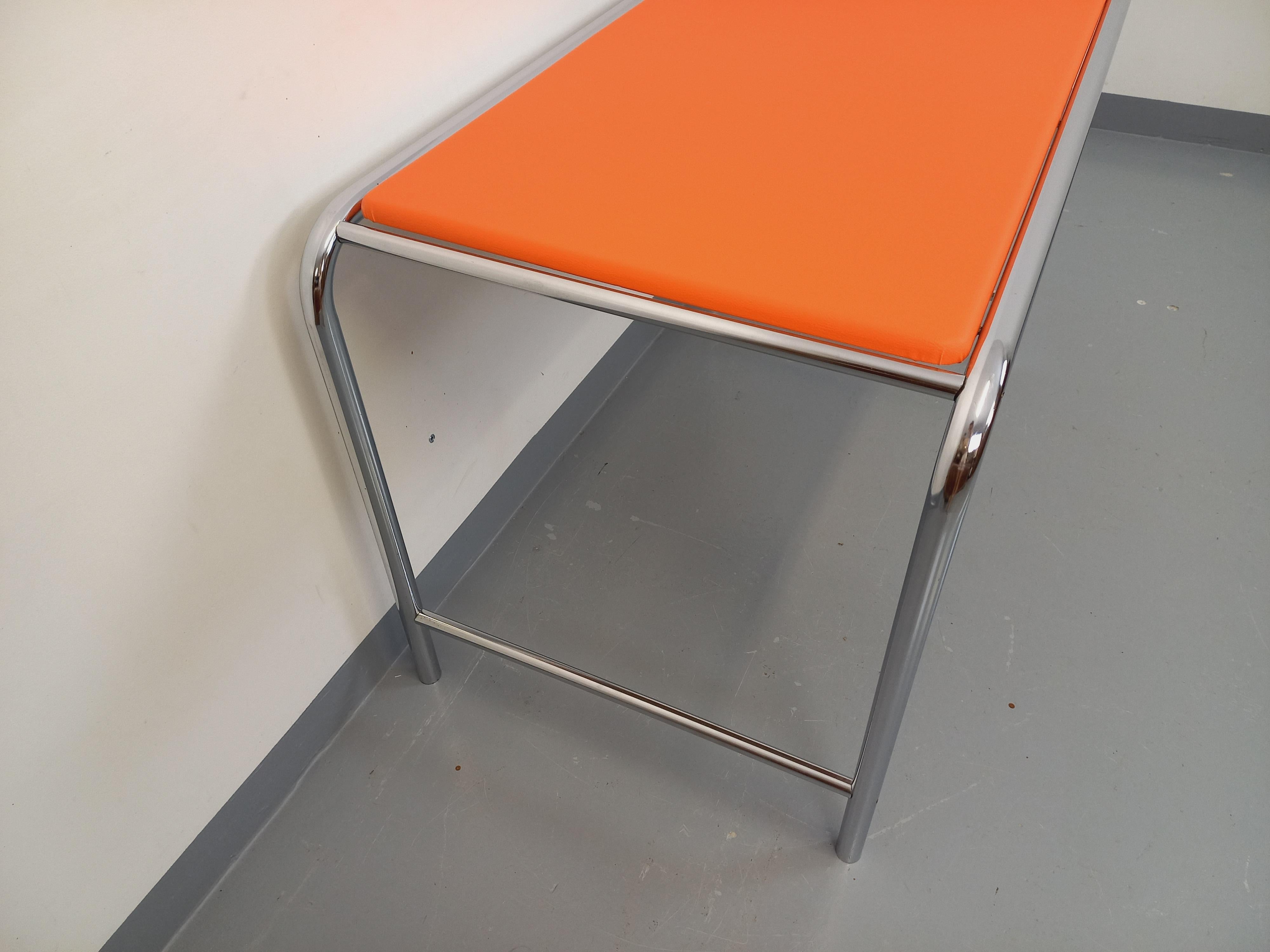Bureau vintage en skai orange et chrome des années 70 en vente 1