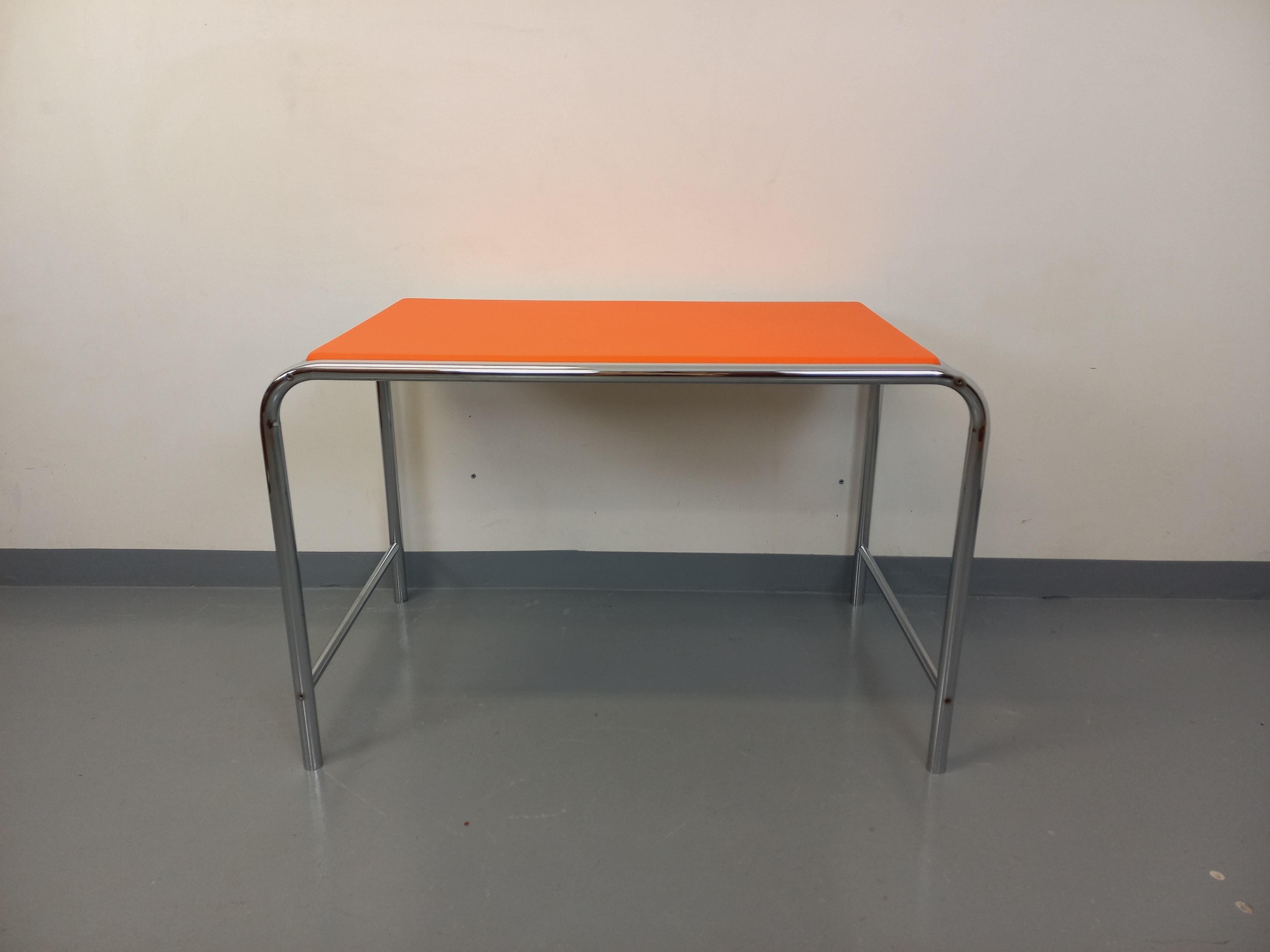 Bureau vintage en skai orange et chrome des années 70 en vente 2