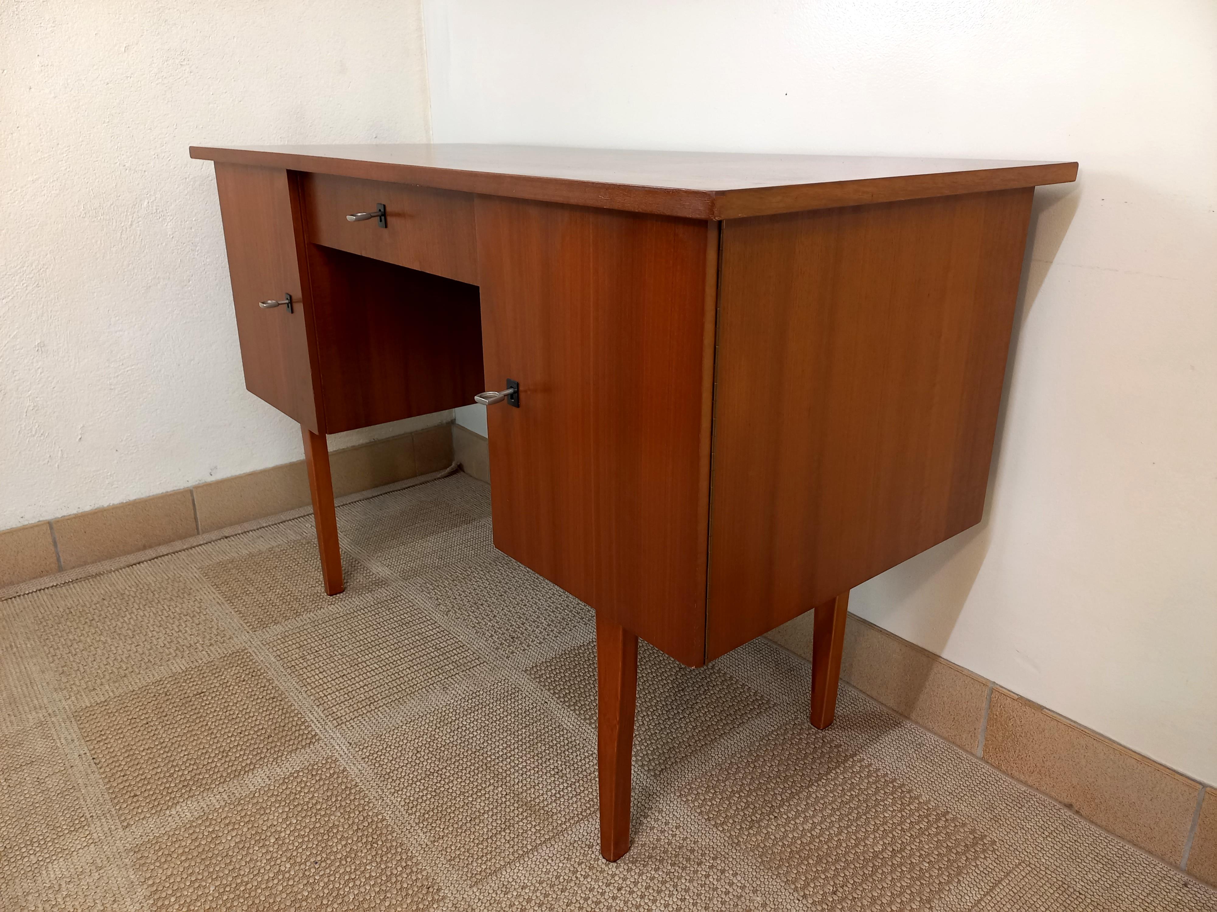 Ufficio vintage in legno anni 60 in vendita 3