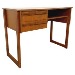 Bureau vintage pieds traîneau en bois de chêne des années 60
