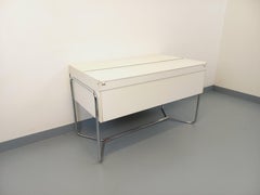 Bureau vintage style Bauhaus en mélaminé et métal chromé des années 70