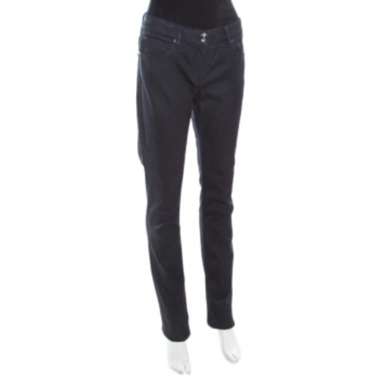 These indigo dark wash jeans from Burebrry Brit are a perfect addition to your denim collection. They are made of a cotton blend and come equipped with a front button fastening, belt loop closures and front and back pockets. They are sure to fulfil