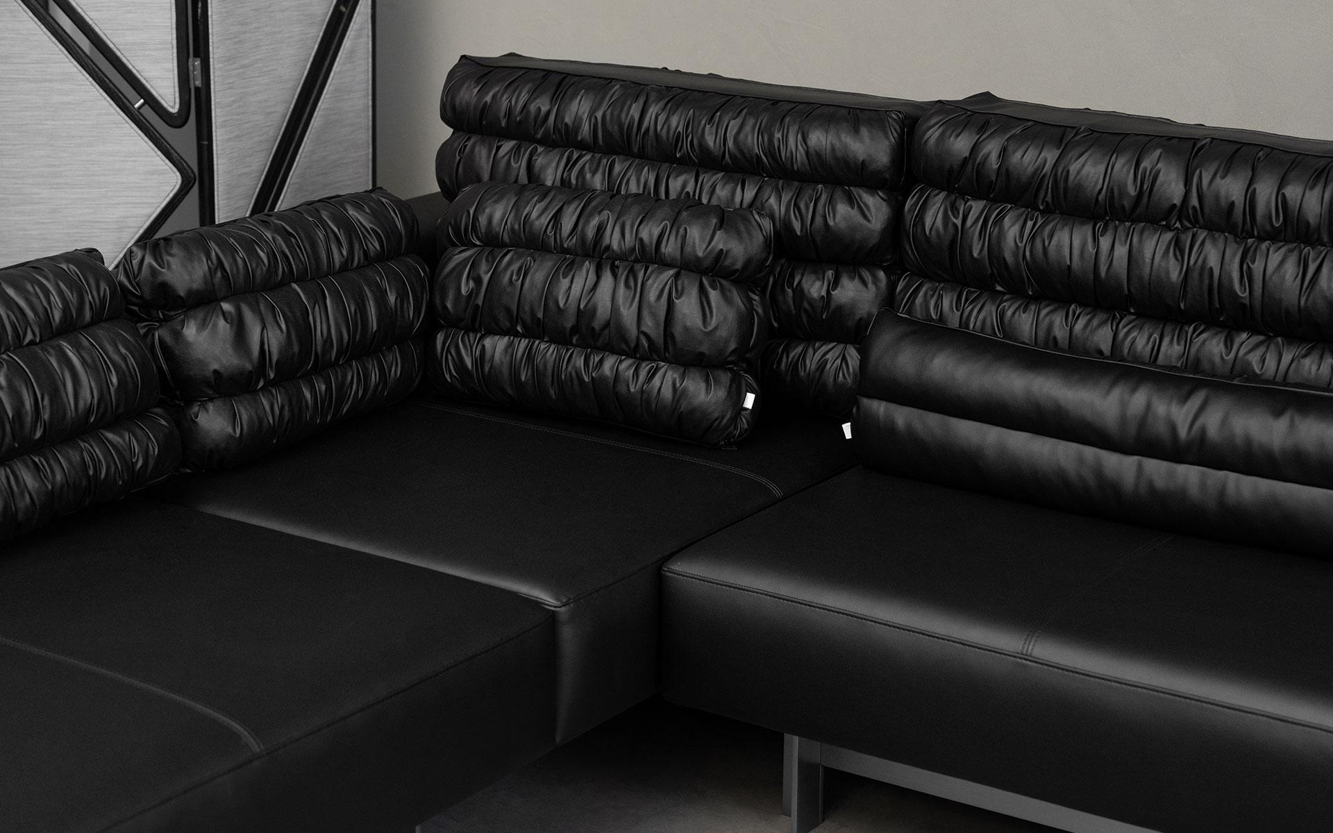 Buredo Canapé d'angle moderne en simili cuir noir avec pieds en métal en vente 3