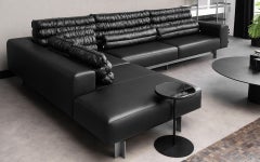 Buredo Modernes Ecksofa aus schwarzem Kunstleder mit Metallfüßen