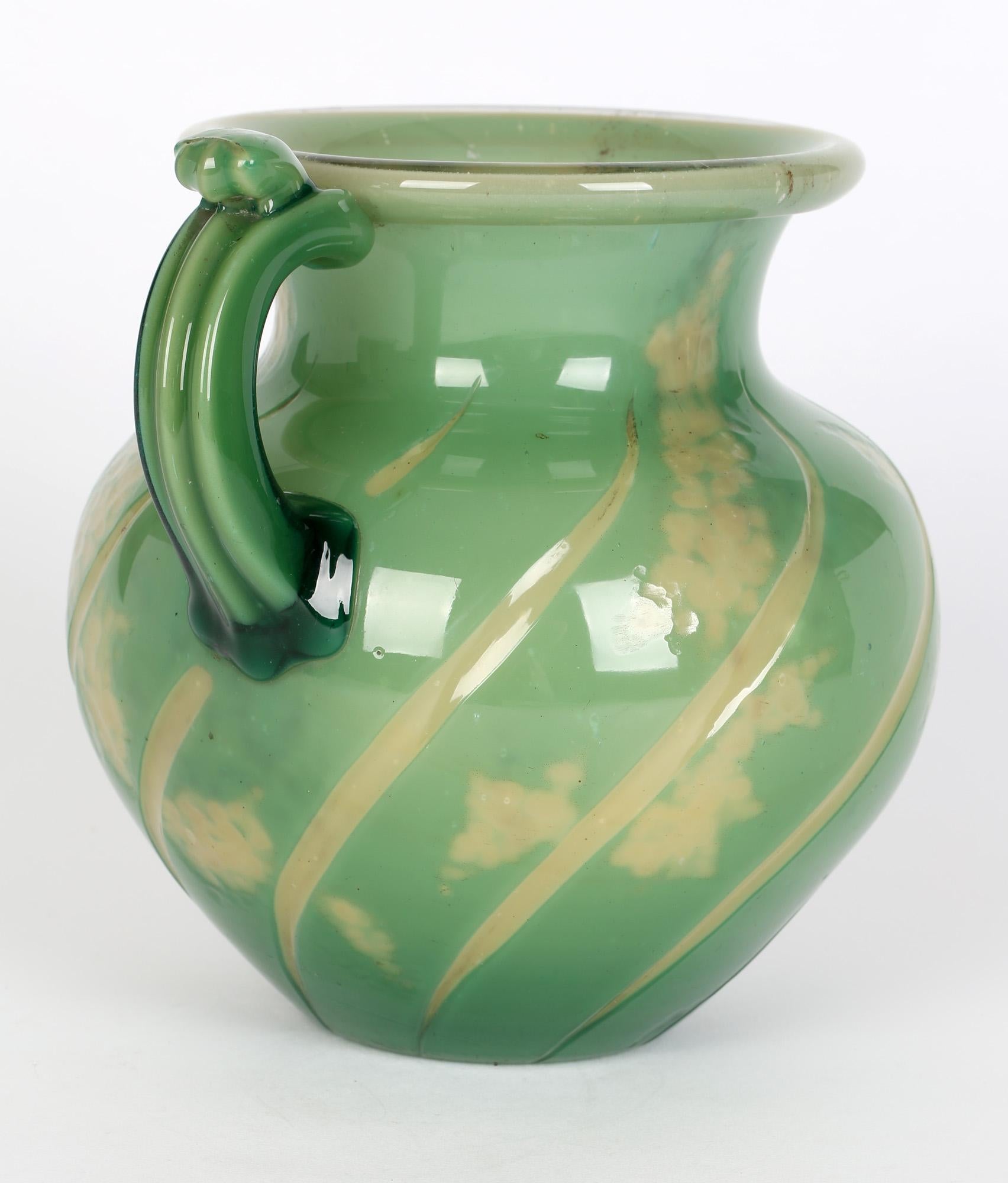 Ungewöhnliche französische Vase mit Overlay aus Kunstglas von Burgin Schverer & Cie im Zustand „Gut“ im Angebot in Bishop's Stortford, Hertfordshire