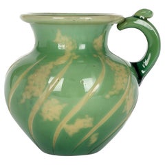 Vase à poignée en verre d'art inhabituel avec superposition française Burgin Schverer & Cie
