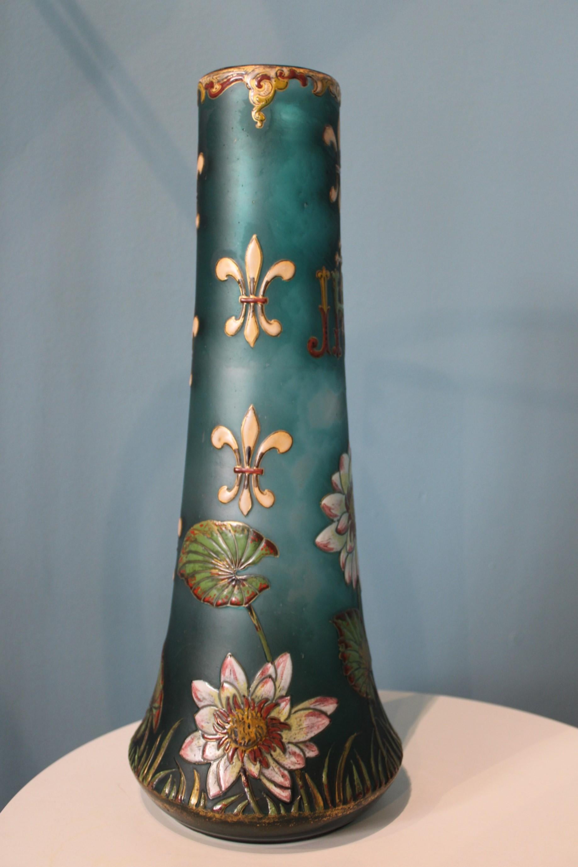 Glass vase by Burgun, Schverer & Cie.
Decorated with flowers and Lorraine crosses.
Signed 