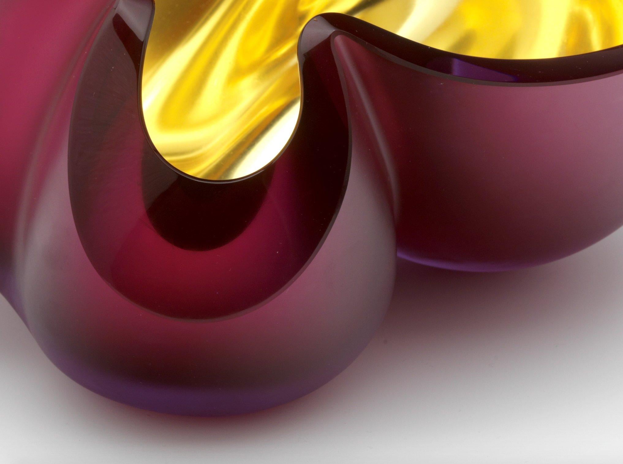 Zeitgenössische Glasskulptur in Burgunderrot und Gold, Barbara Nanning (21. Jahrhundert und zeitgenössisch) im Angebot