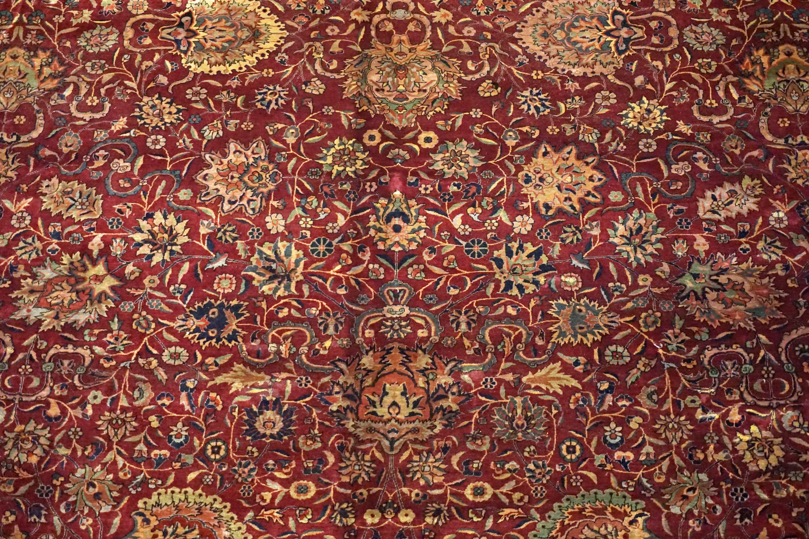 Noué à la main Tapis indien ancien bourgogne, vers 1900 en vente