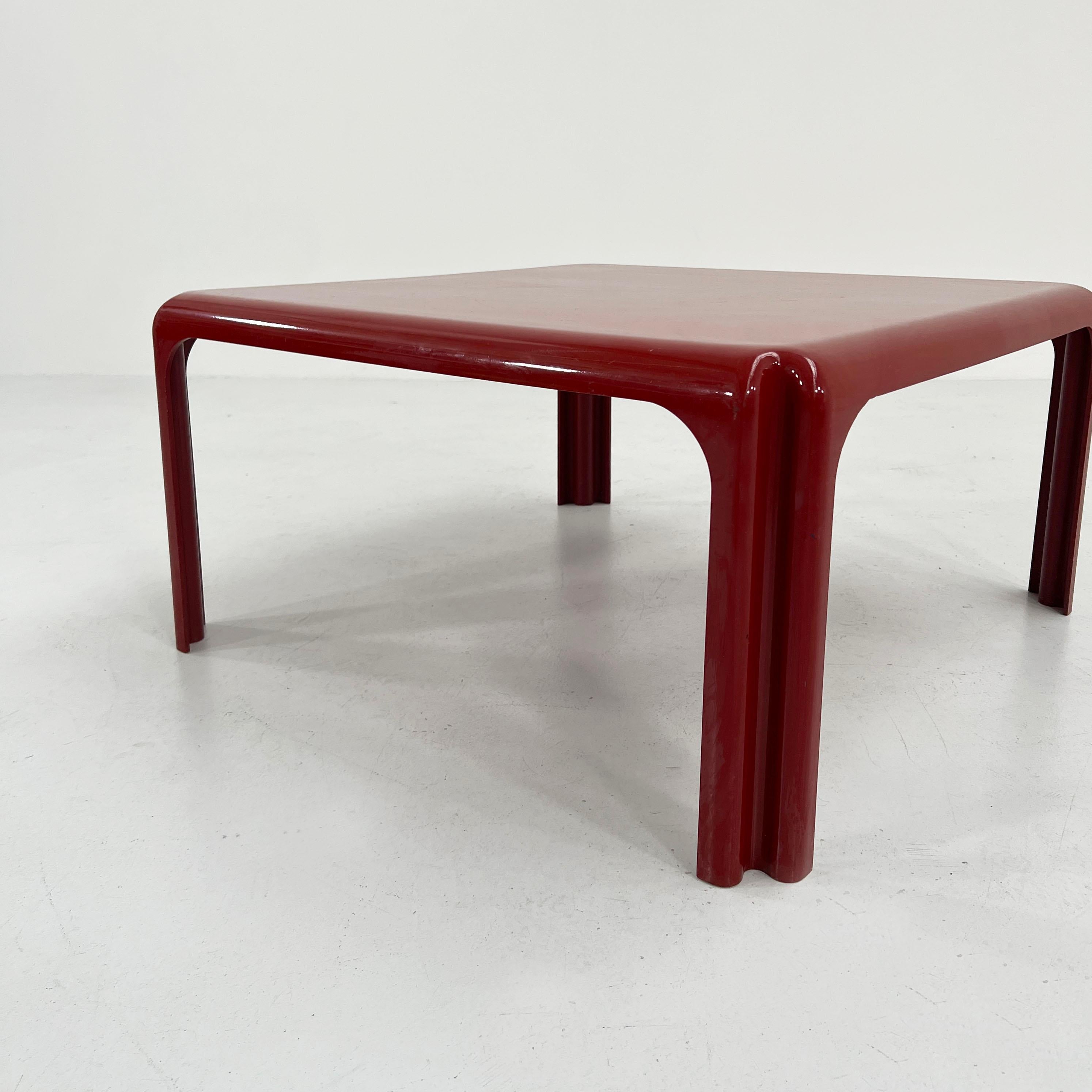 Burgundy Arcadia 80 Coffee Table by Vico Magistretti for Artemide, 1970s In Good Condition In Ixelles, Bruxelles