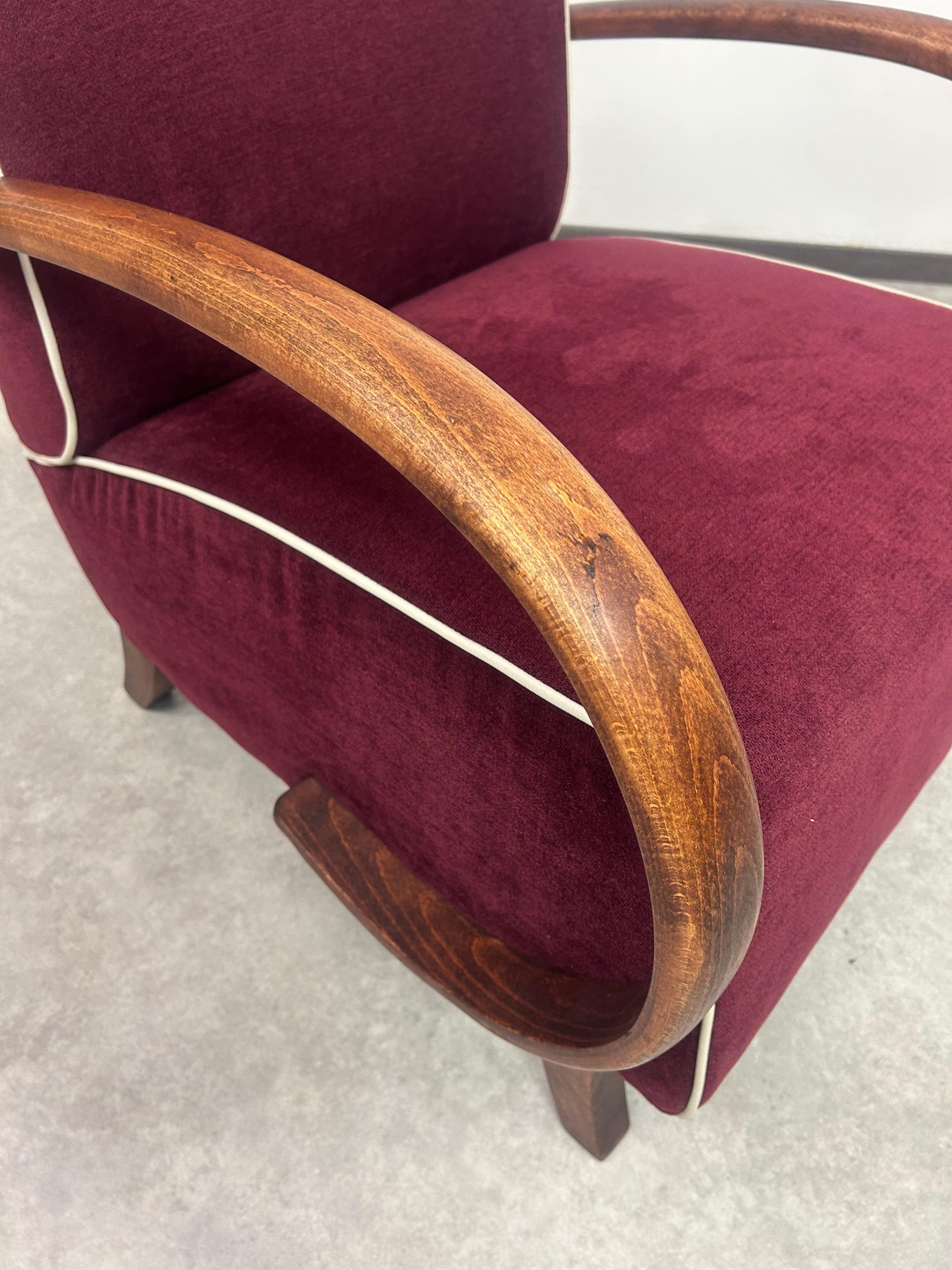 Art Déco Poltrona Burgundy di Jindřich Halabala in vendita