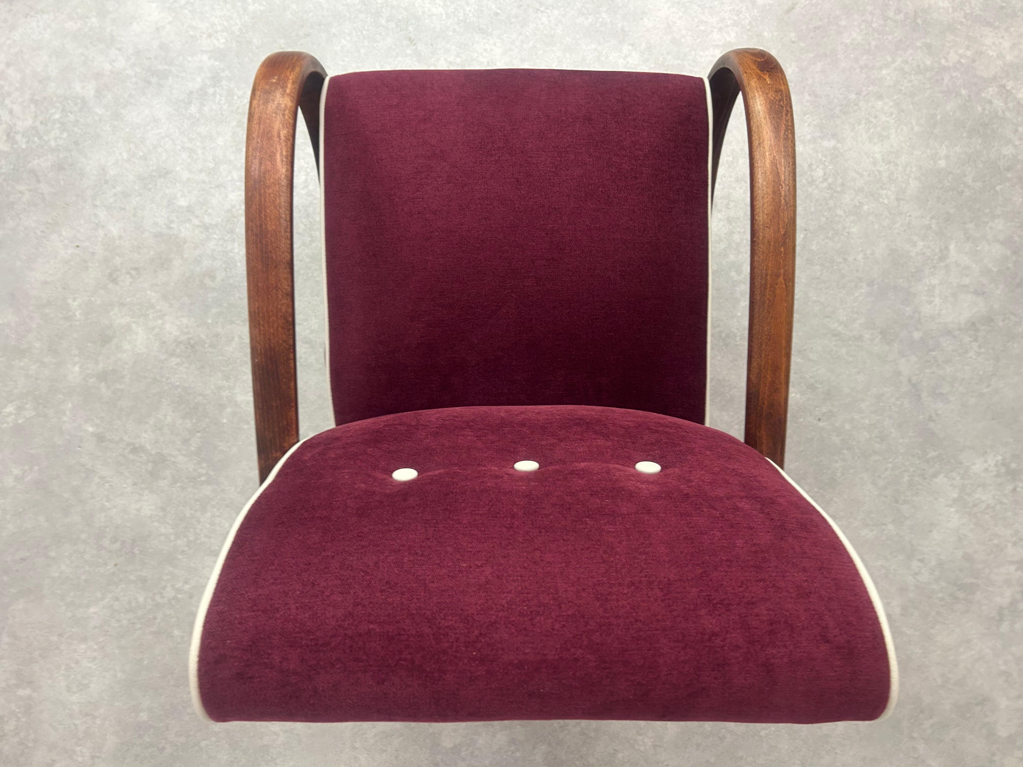 Tessuto Poltrona Burgundy di Jindřich Halabala in vendita
