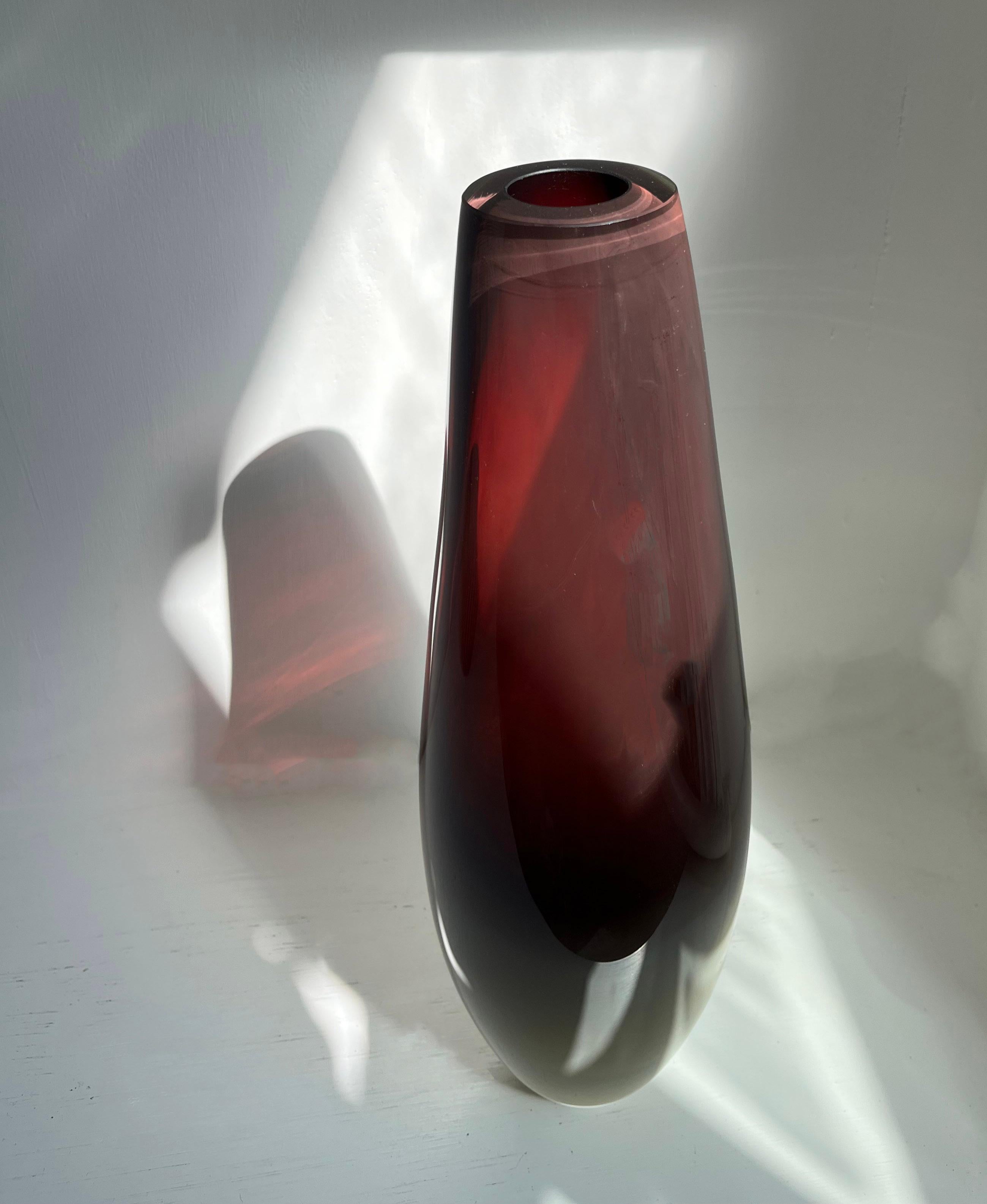 Burgundy Bullet blown glass Vessel with cut polished rim In New Condition For Sale In London, GB