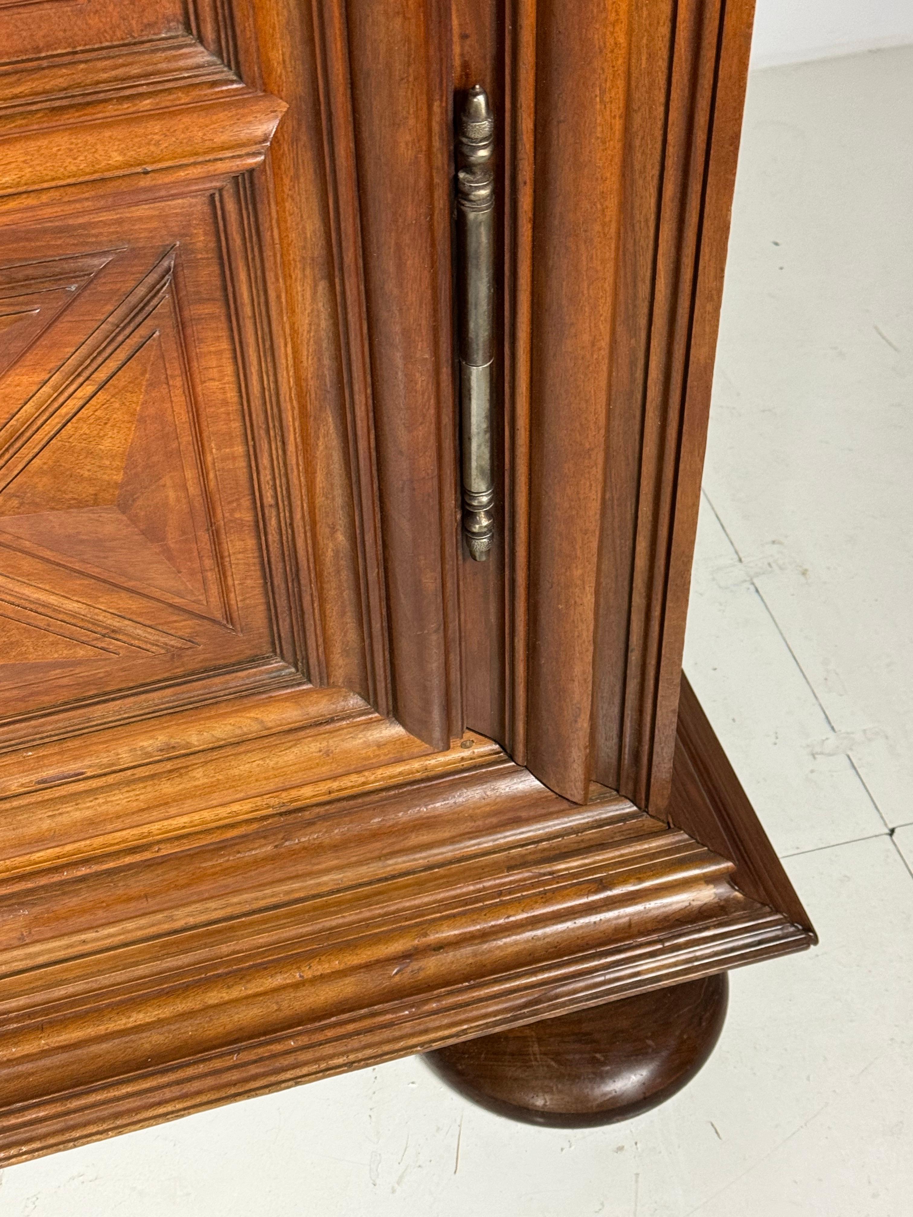 Armadio Borgogna 1700 in vendita 5