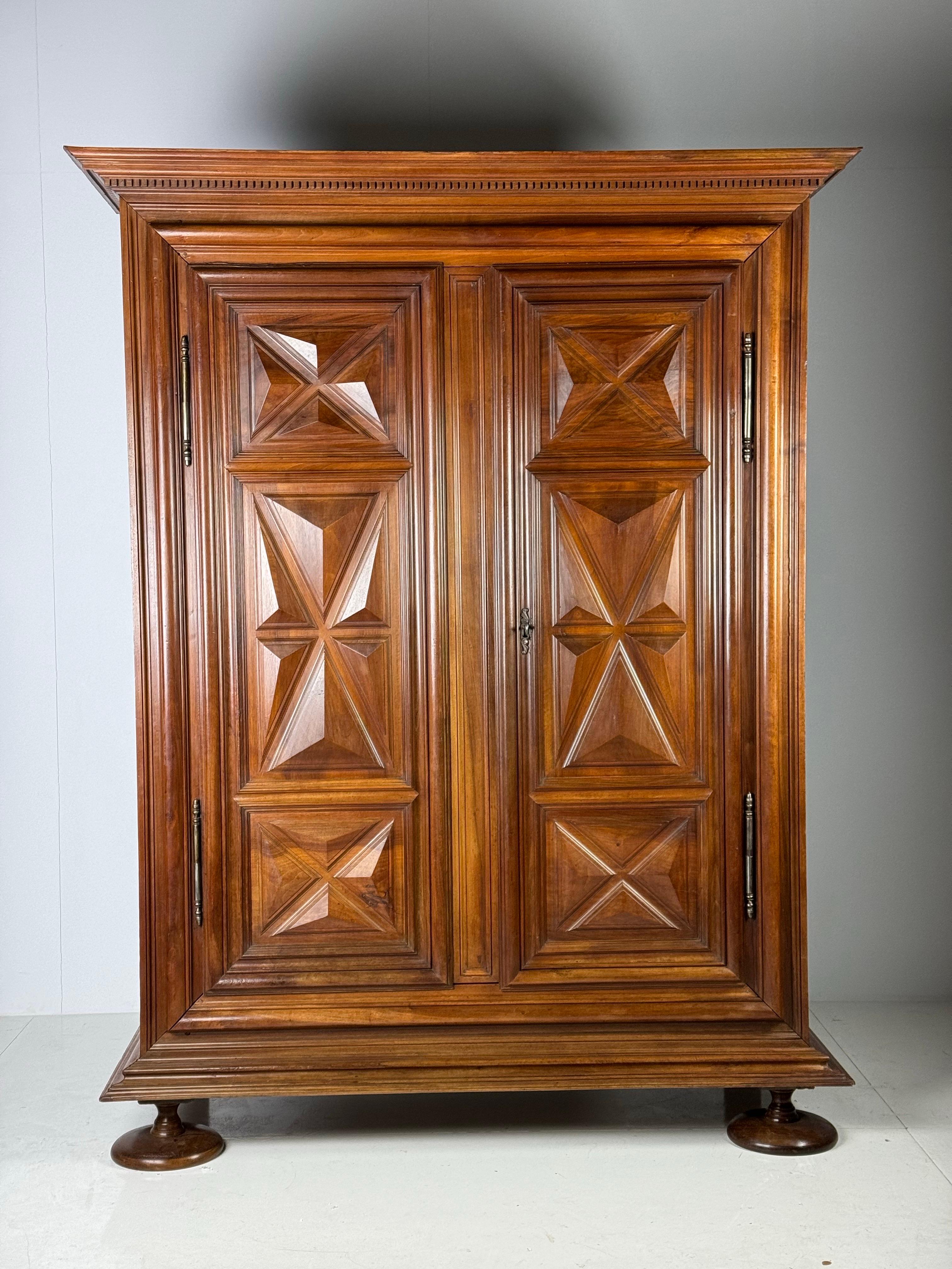 Armadio Borgogna 1700 in vendita 3