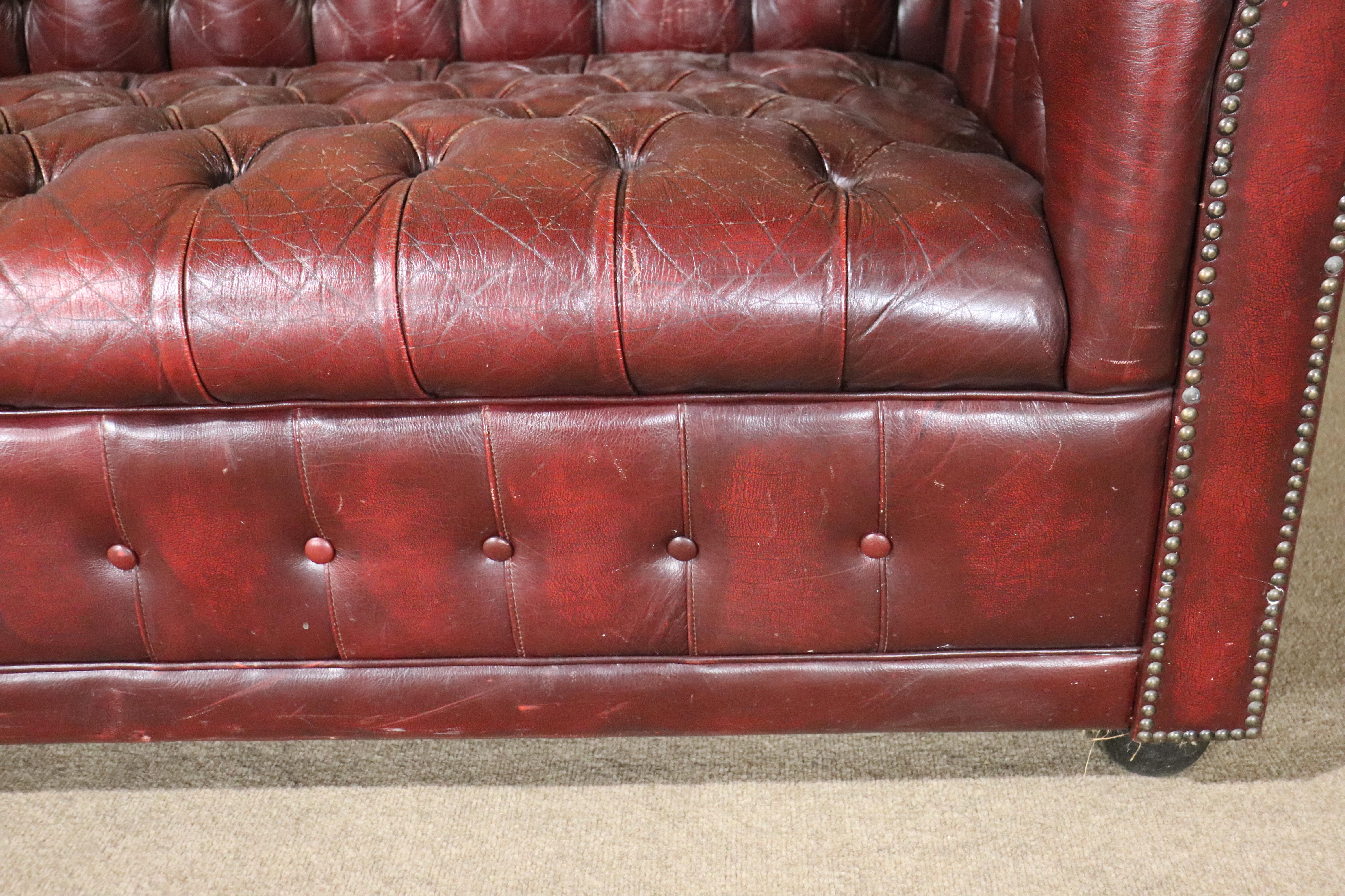 Burgundy Chesterfield Sofa In Good Condition For Sale In Brooklyn, NY