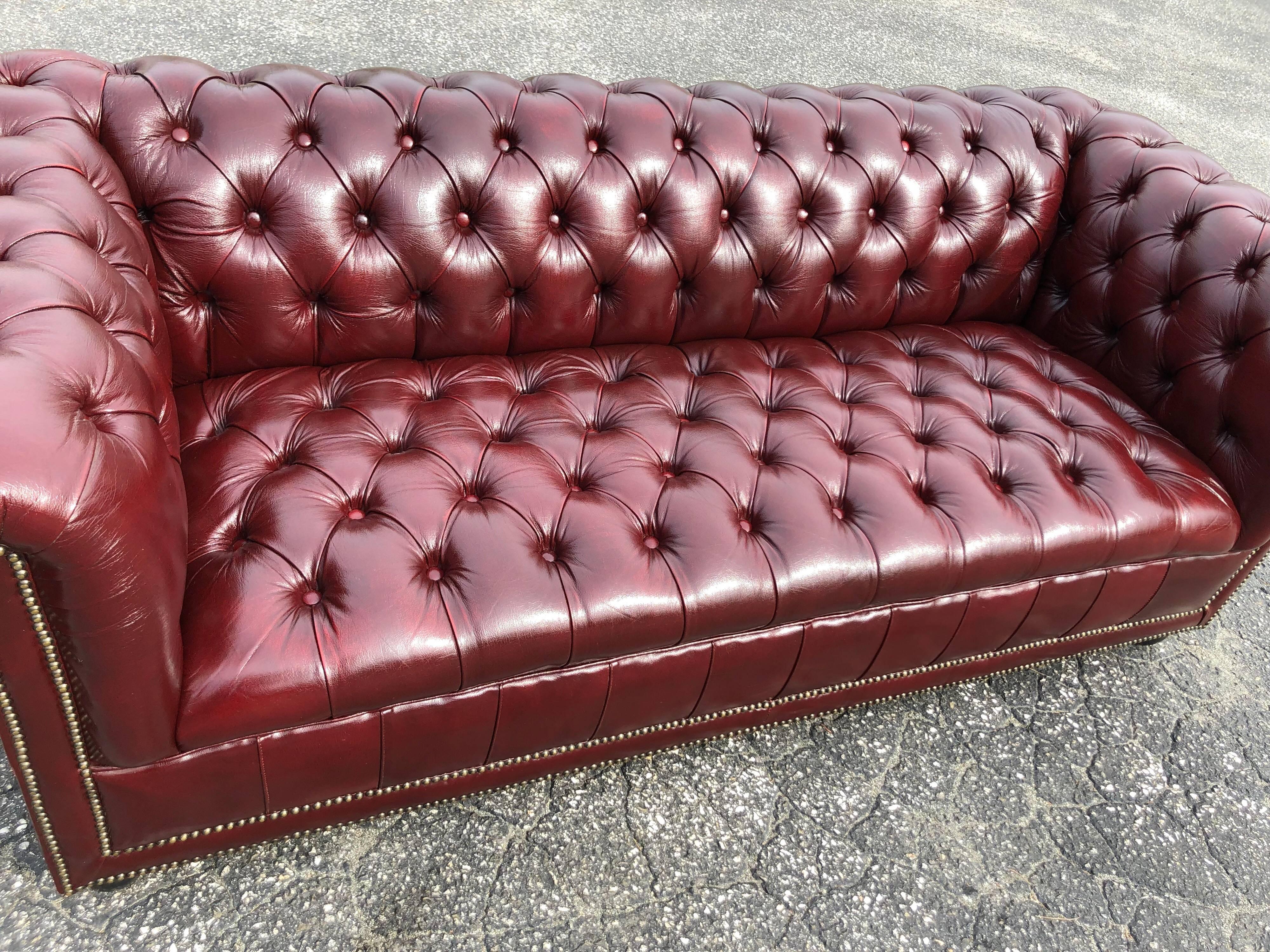 chesterfield sofa burgundy