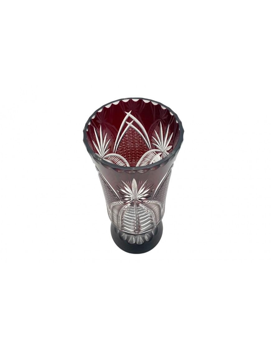 Burgundy crystal vase, Poland, 1960s. Very good condition, no damage.

Dimensions:

height: 35cm

diameter: 14cm