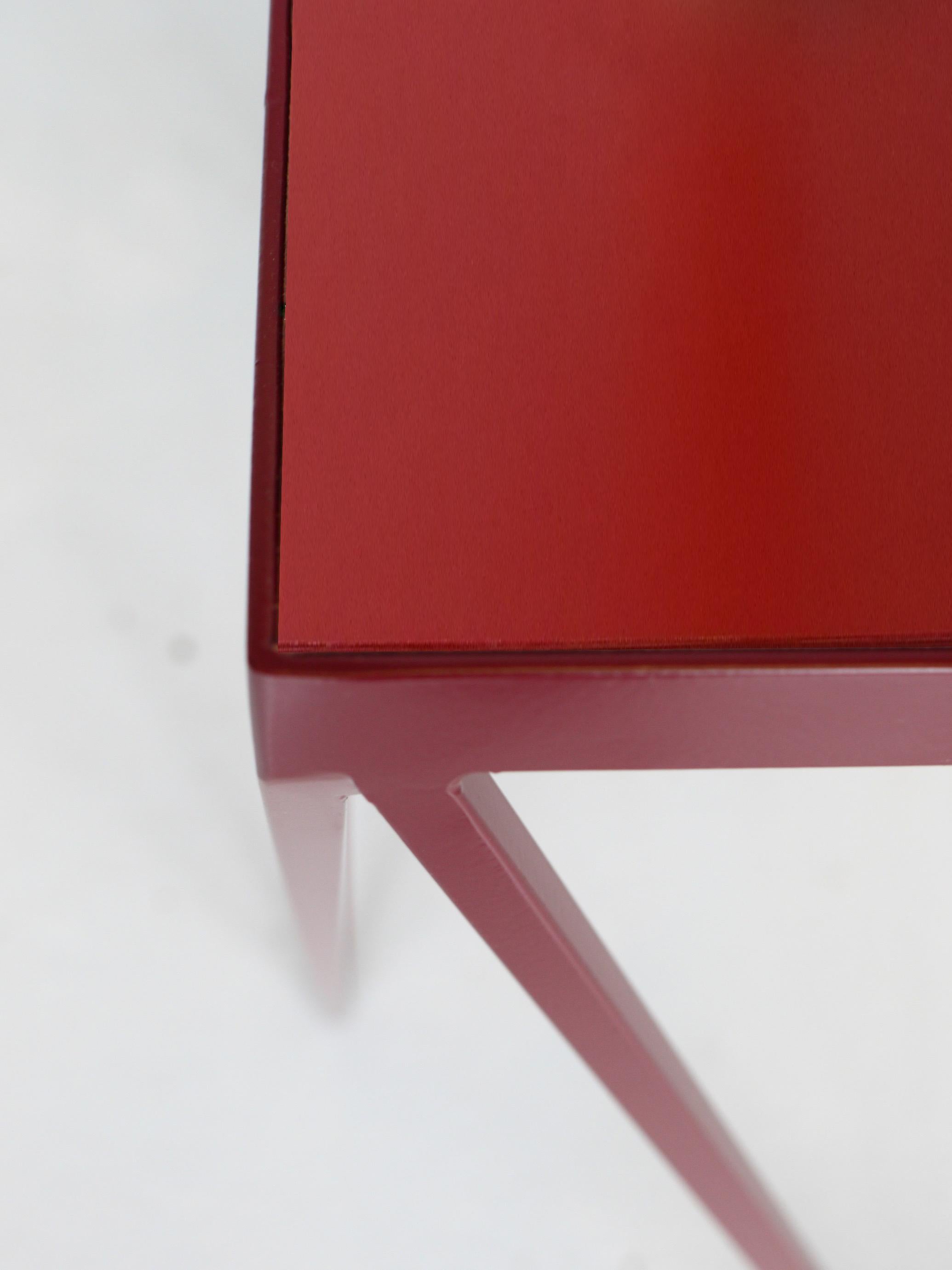 Moderne Table console girafe bourgogne avec plateau en linoléum naturel - Personnalisable en vente