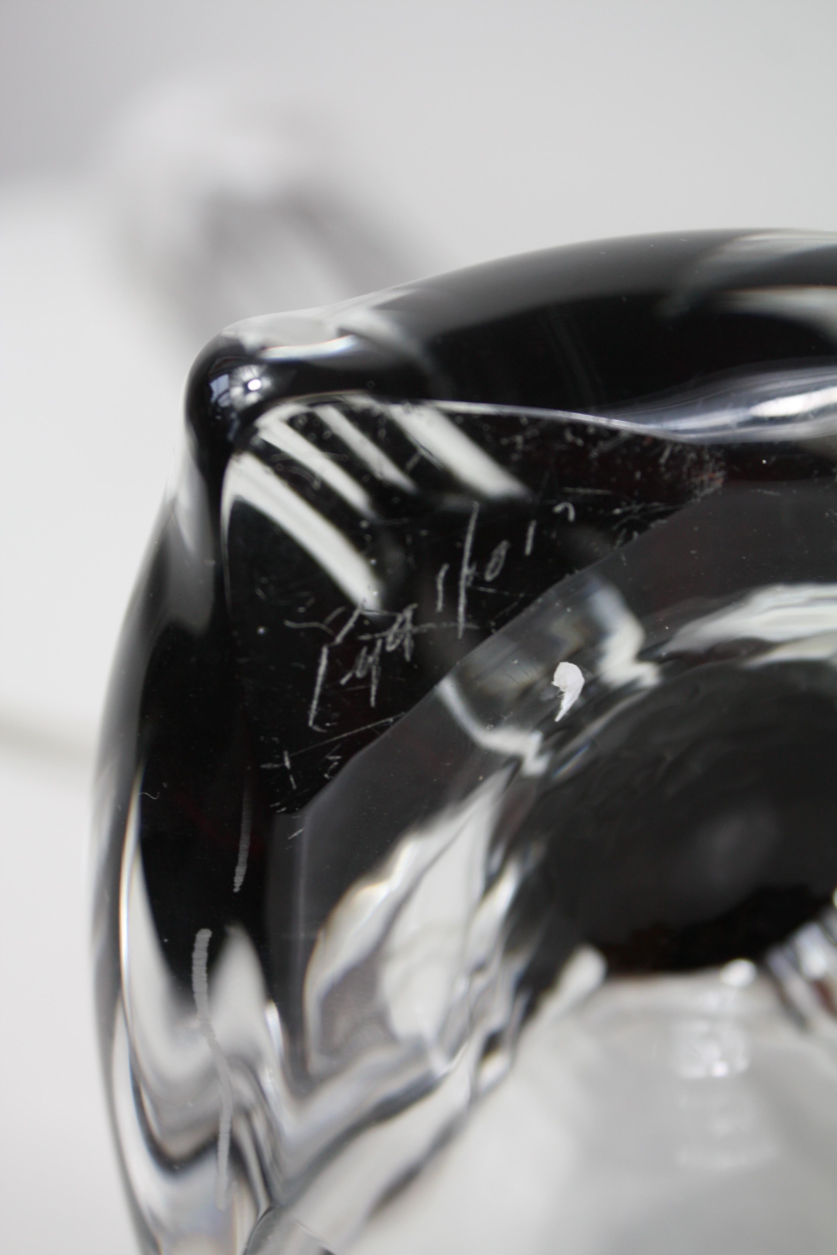 Lámpara de mesa de cristal burdeos de Paul Kedelv para Flygfors, años 60 en venta 5
