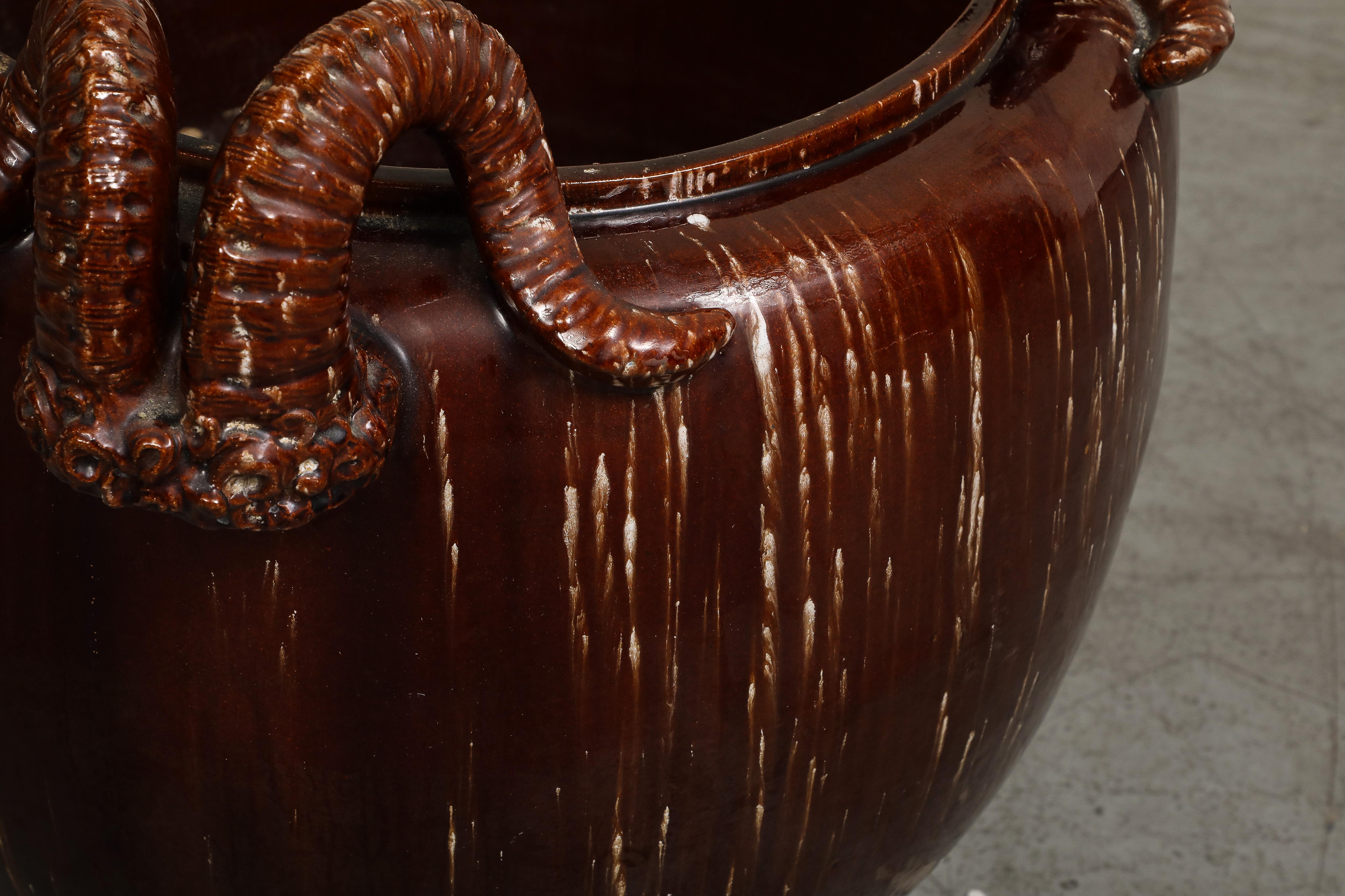 Burgunder glasierte chinesische Keramik-Jardinière mit Widderhornen aus Widderholz im Angebot 8