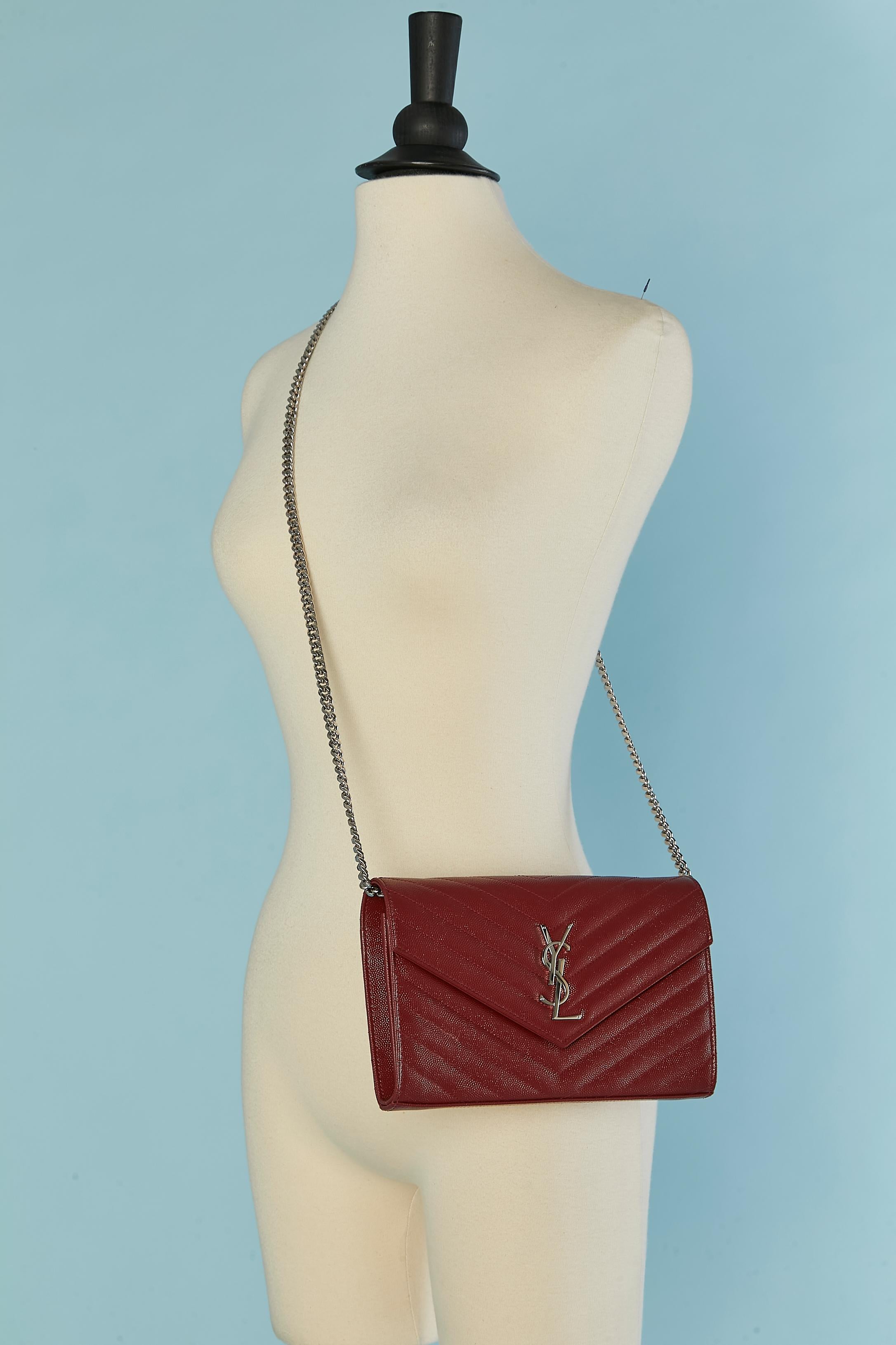 Women's Burgundy grained leather bag with chain shoulder strap Yves Saint Laurent For Sale