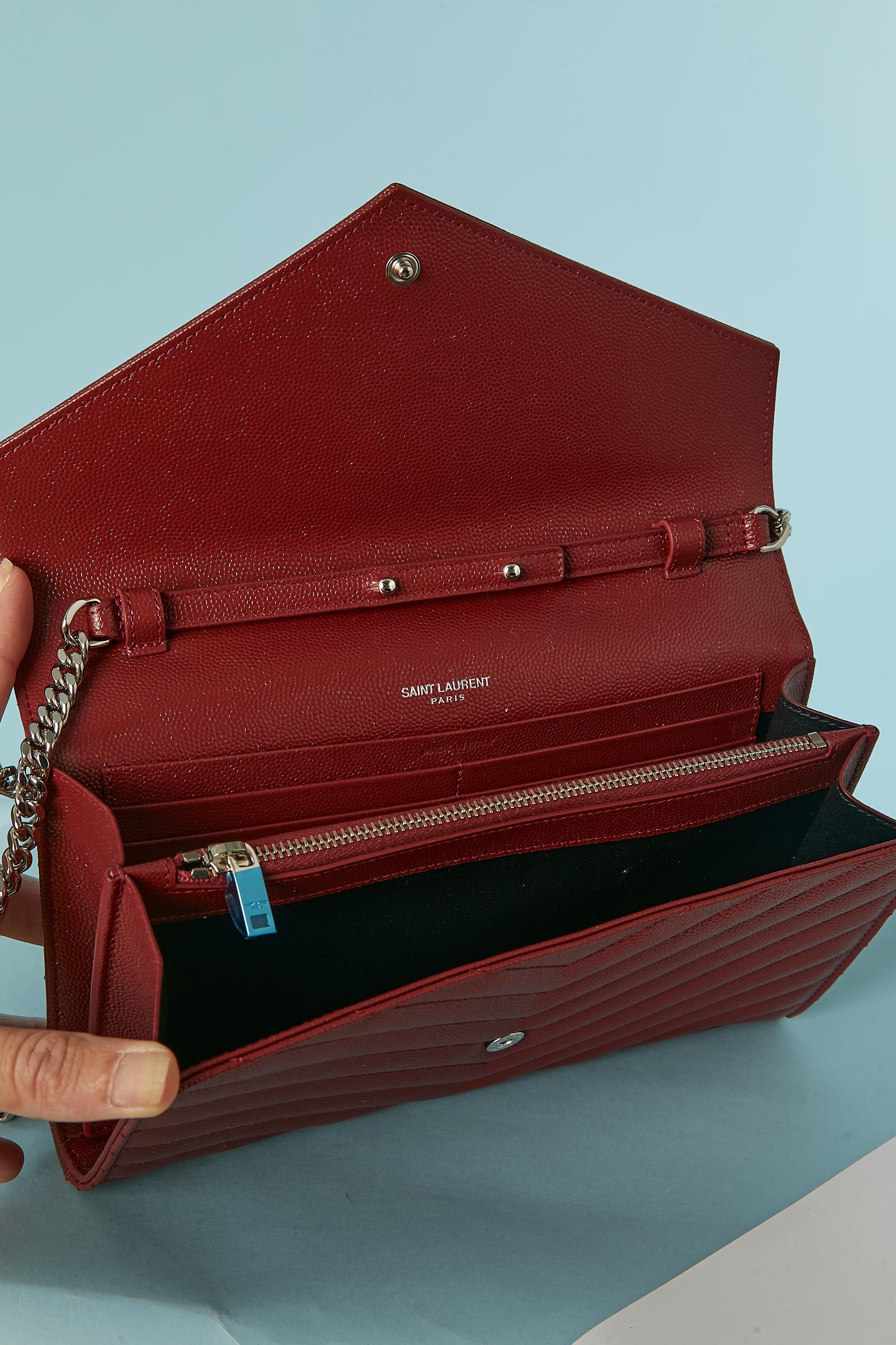 Burgundy grained leather bag with chain shoulder strap Yves Saint Laurent For Sale 1