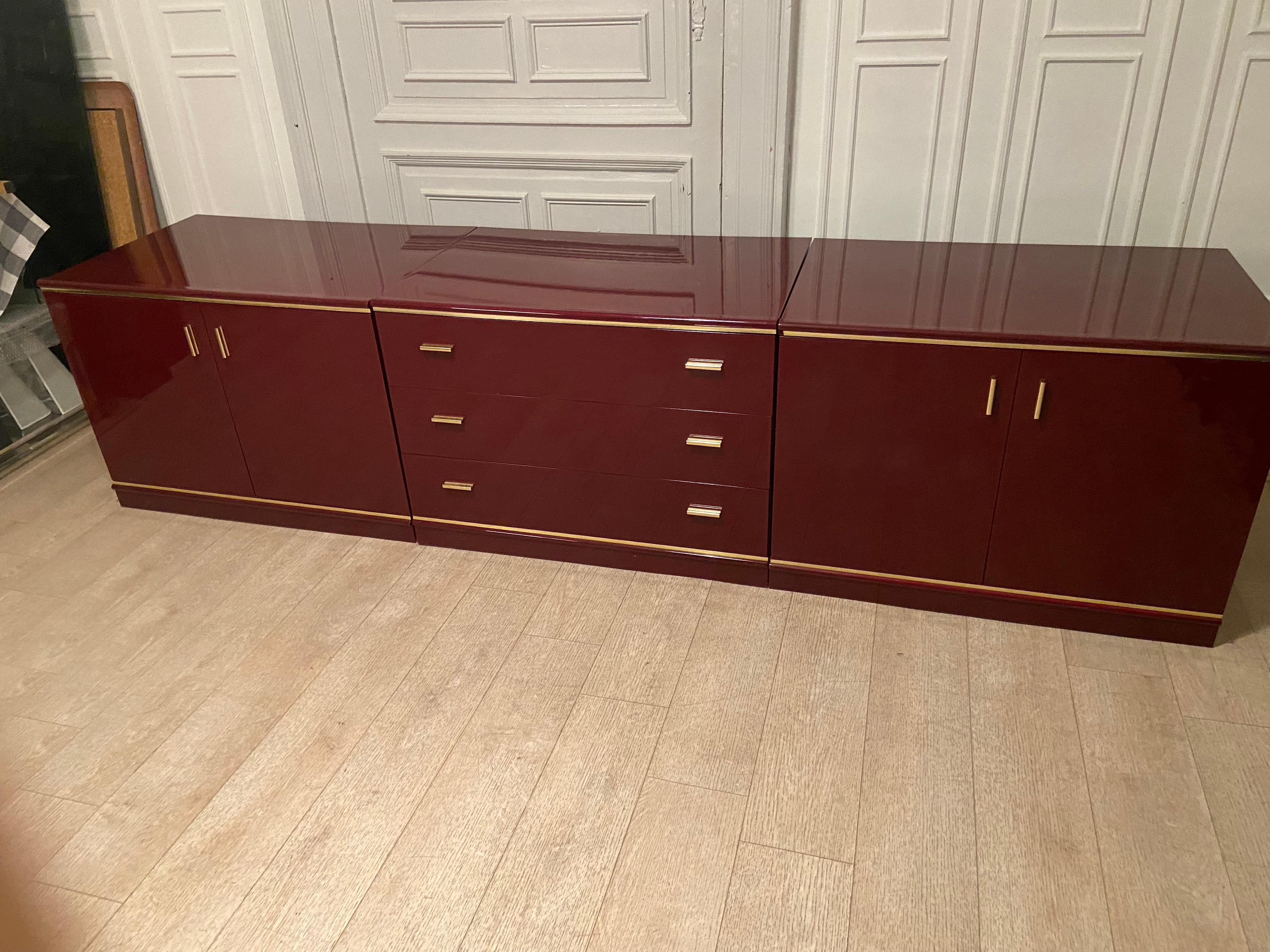 Burgundy Lacquered and Brass Sideboard, 1970s In Good Condition In Brussels , BE