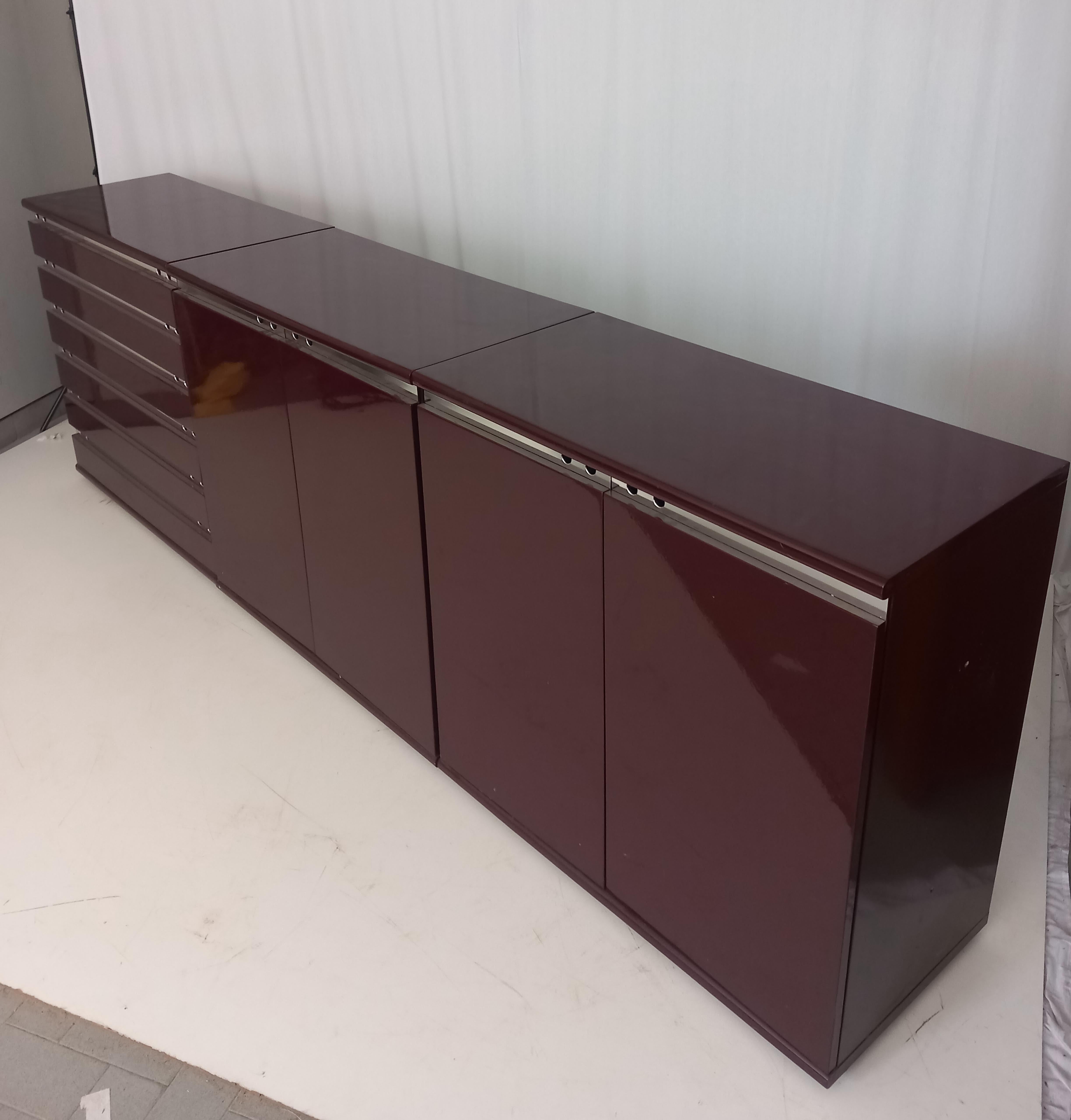 Metallo Burgundy Lacquered Wood Chest of Drawers, 70s in vendita