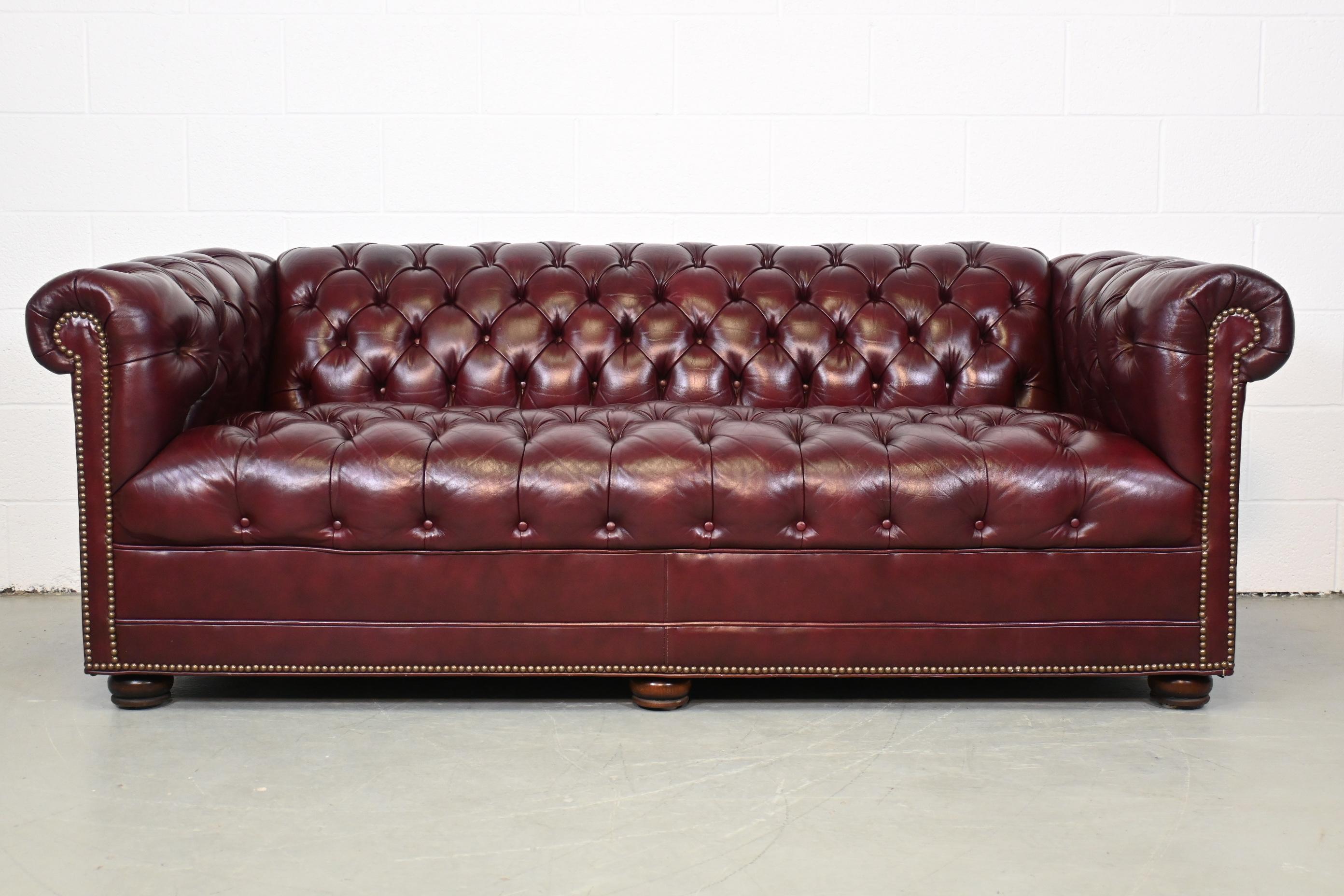 Walter E. Smith Brand English Style Chesterfield leather burgundy sofa

Walter E. Smith, USA, 1990s

Measures: 75.5 Wide x 34 Deep x 29.5 High. Seat height 18.

Leather tufted chesterfield sofa with beaded nail trim design and turned feet.

Good