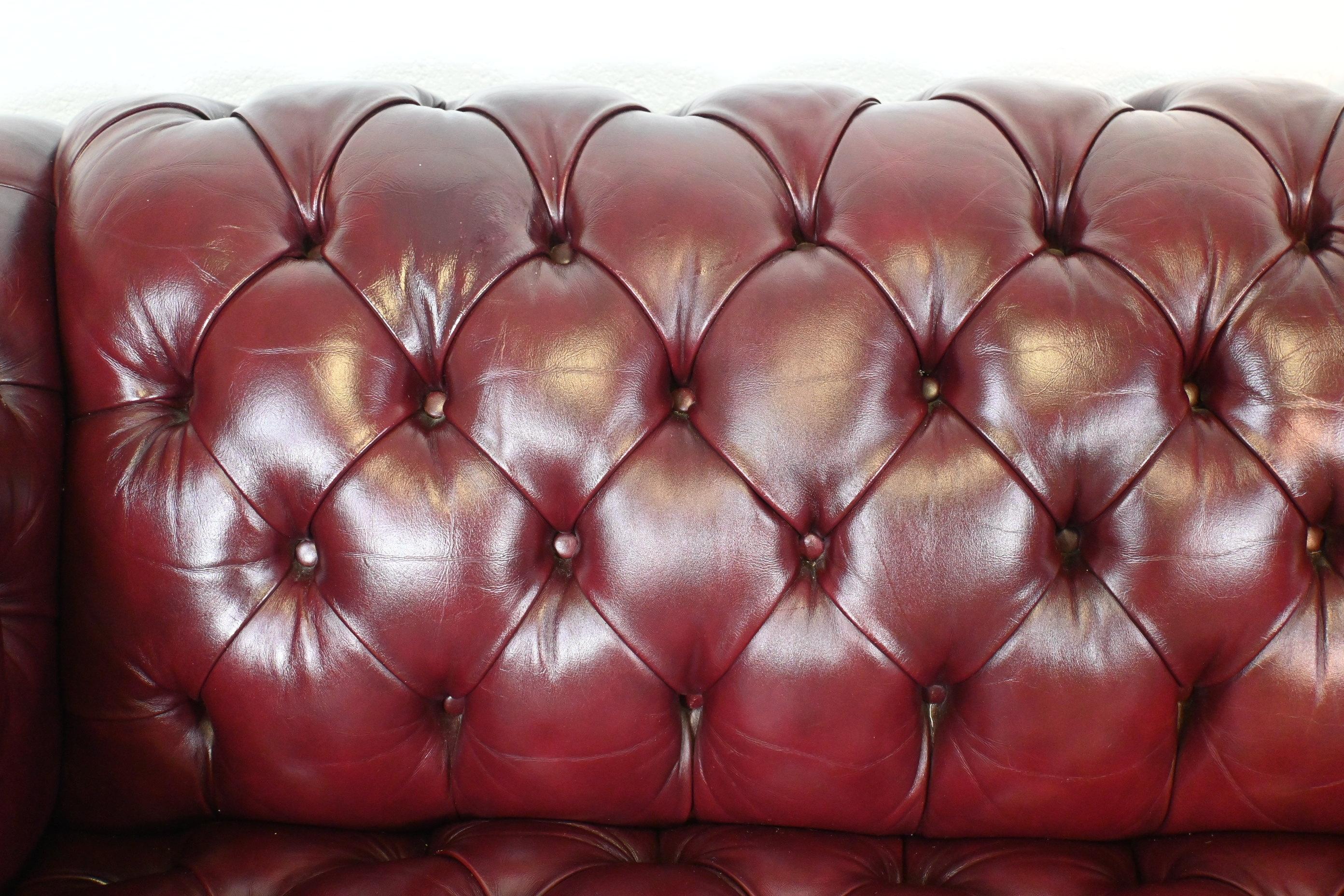 Burgundy Leather English Style Chesterfield Sofa 1