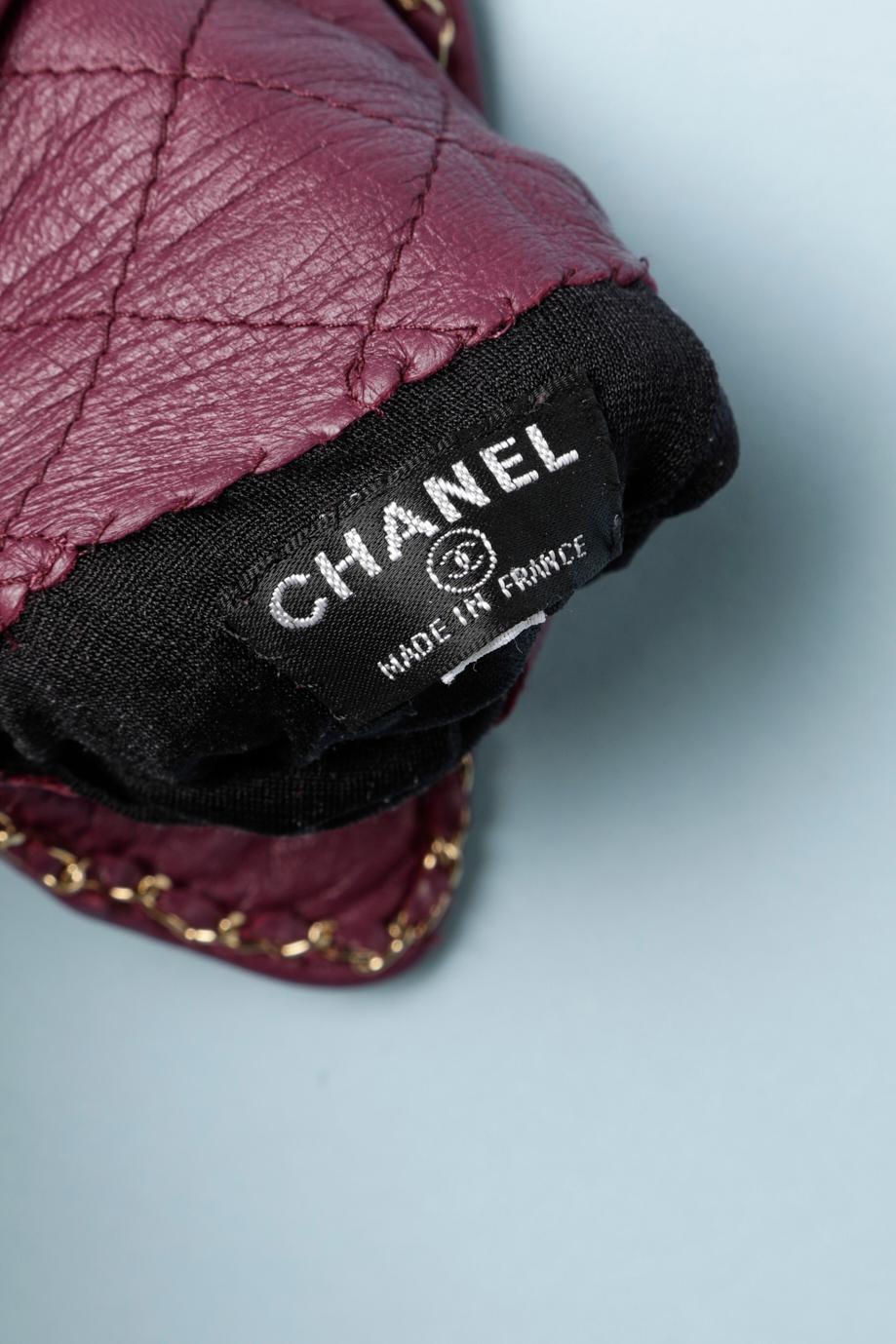 Burgunderfarbene Lederhandschuhe mit Ketten „double C“  Chanel  Damen im Angebot