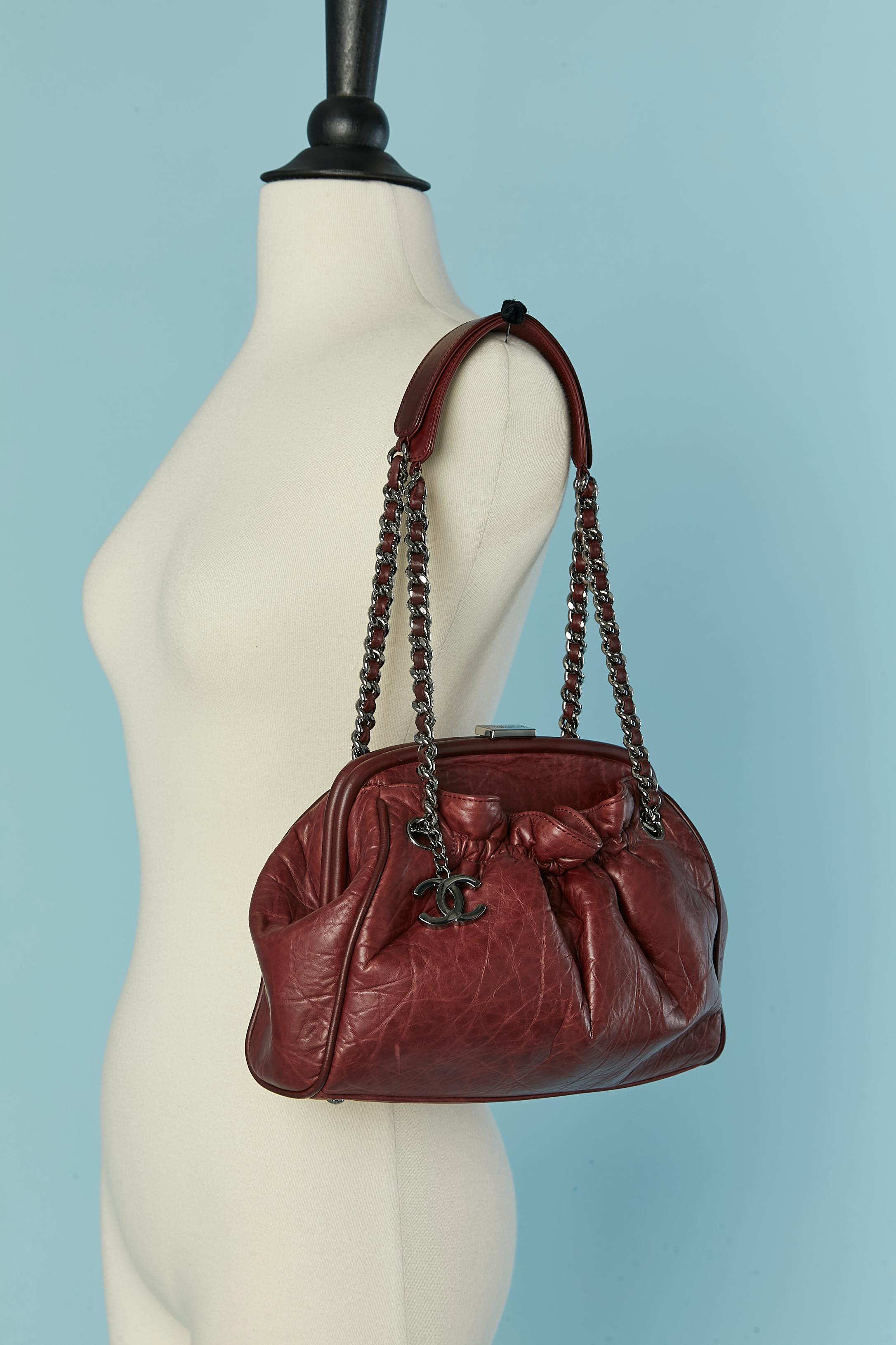 Burgundy leather shoulder bag CHANEL Limited Edition PNY 2006 Numbered For Sale 3