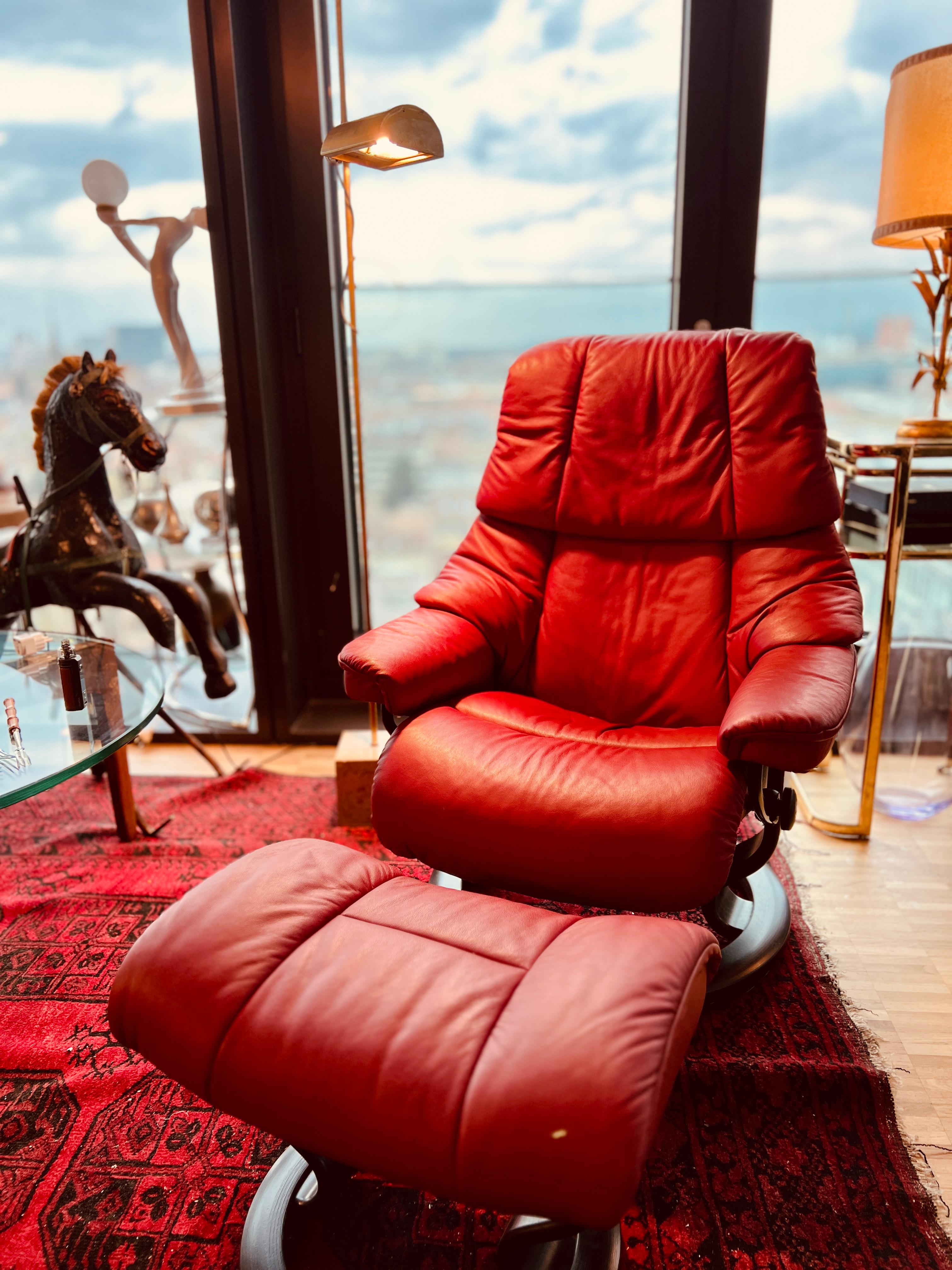 Burgundy Leather Stressless Recliner with Ottoman from Ekornes, Norway 1990 3