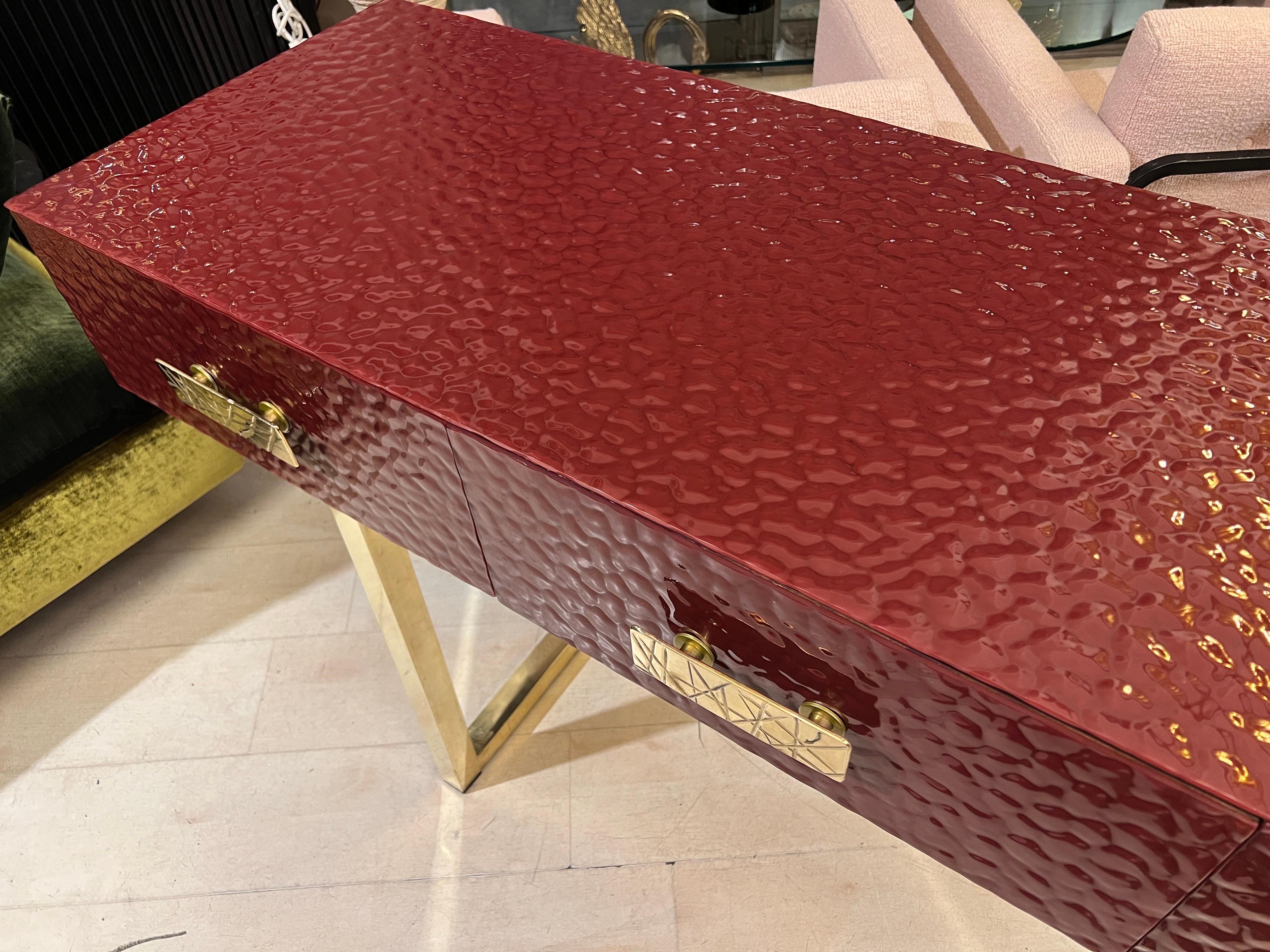 Burgundy Murano Ashlar Glass and Brass Console Table with Three Drawers 2000 For Sale 3