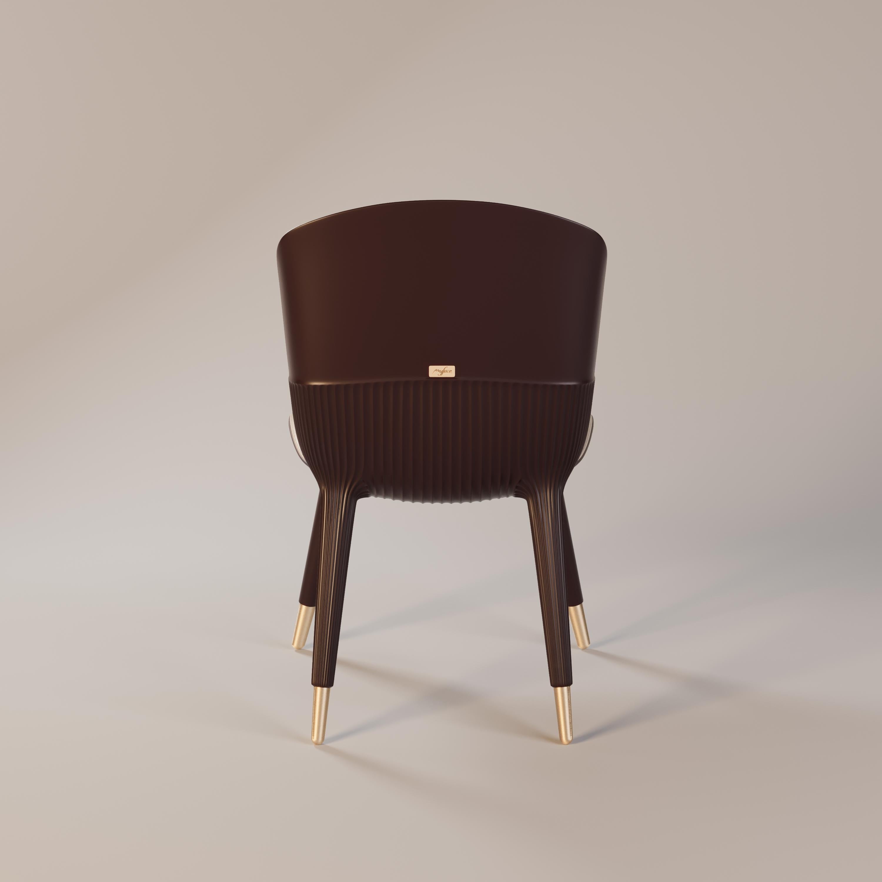Silla de comedor Eleanor 

La silla de comedor Eleanor cautiva con sus curvas fluidas y siluetas refinadas. Combina líneas elegantes con texturas sofisticadas y detalles metálicos de acero inoxidable, creando un equilibrio armonioso que aporta un