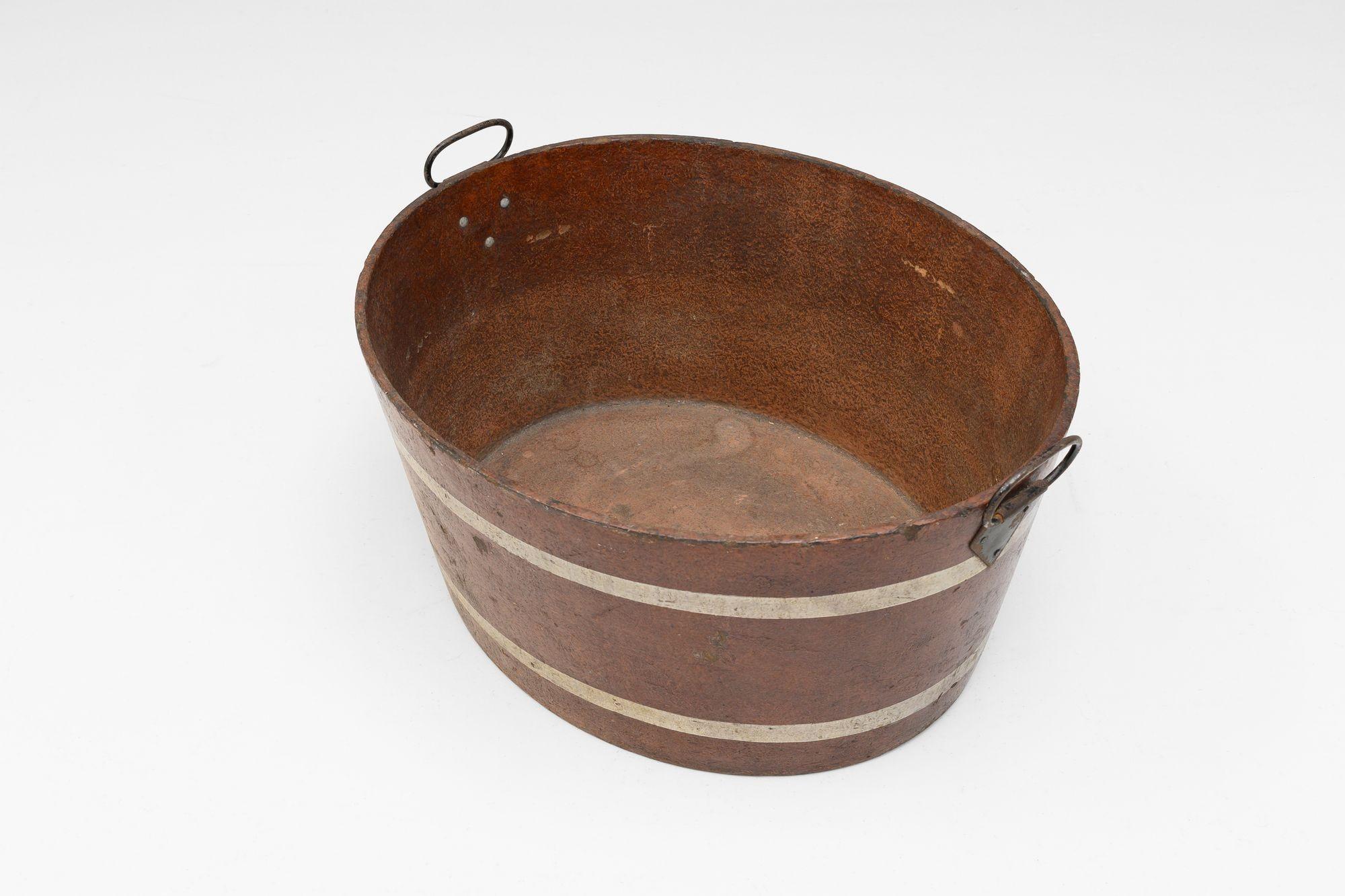 Burgundy Papier-Mache Trough In Good Condition In London, England