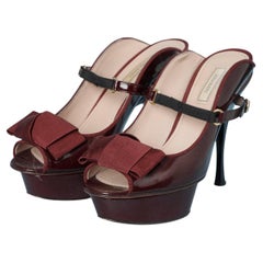 Burgundy patent leather platform sandal with "gros-grain" bow Nina Ricci 