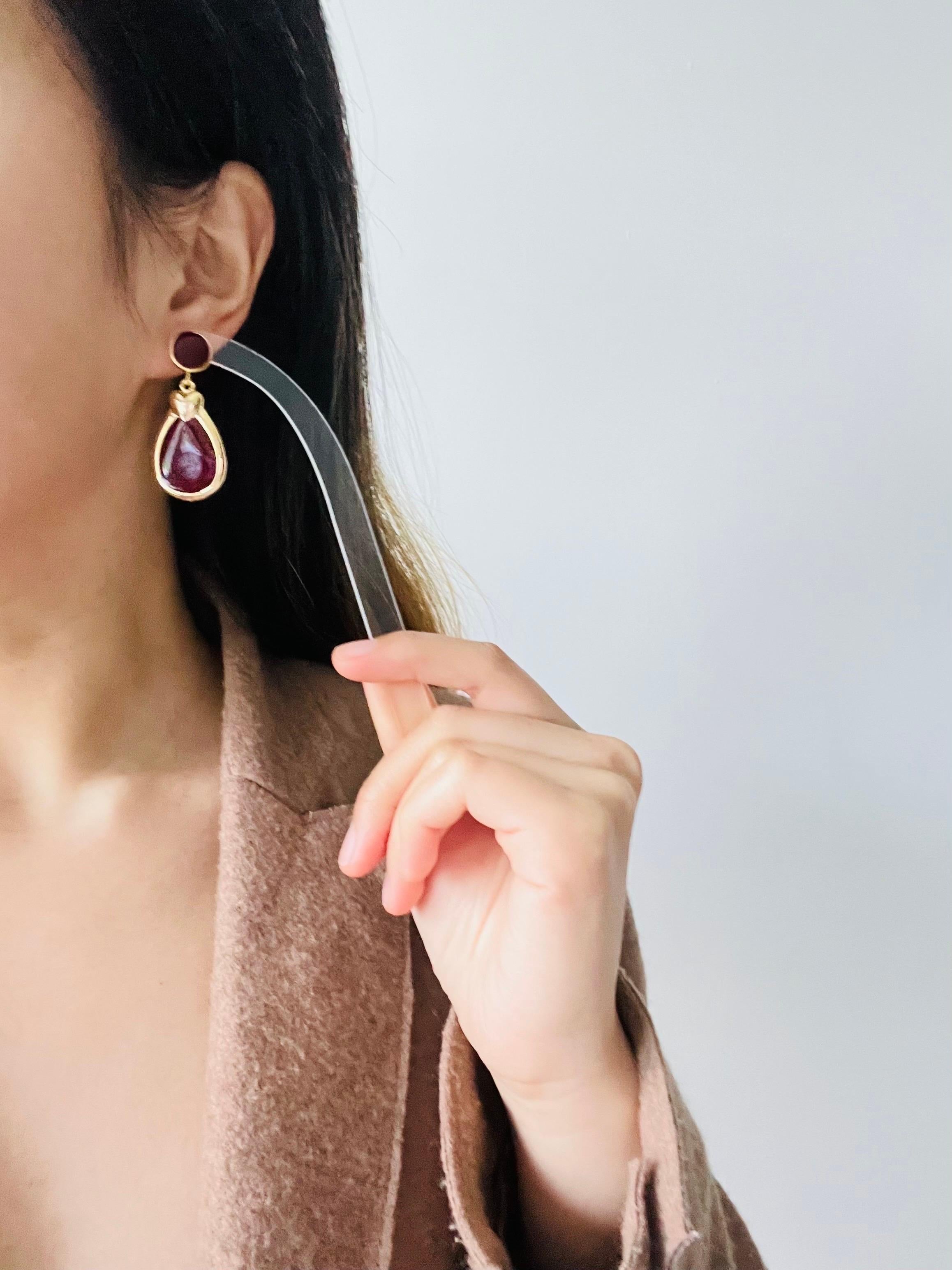 Orecchini a goccia con smalto rosso borgogna con cuore e amore, eleganti e modernisti in vendita 2